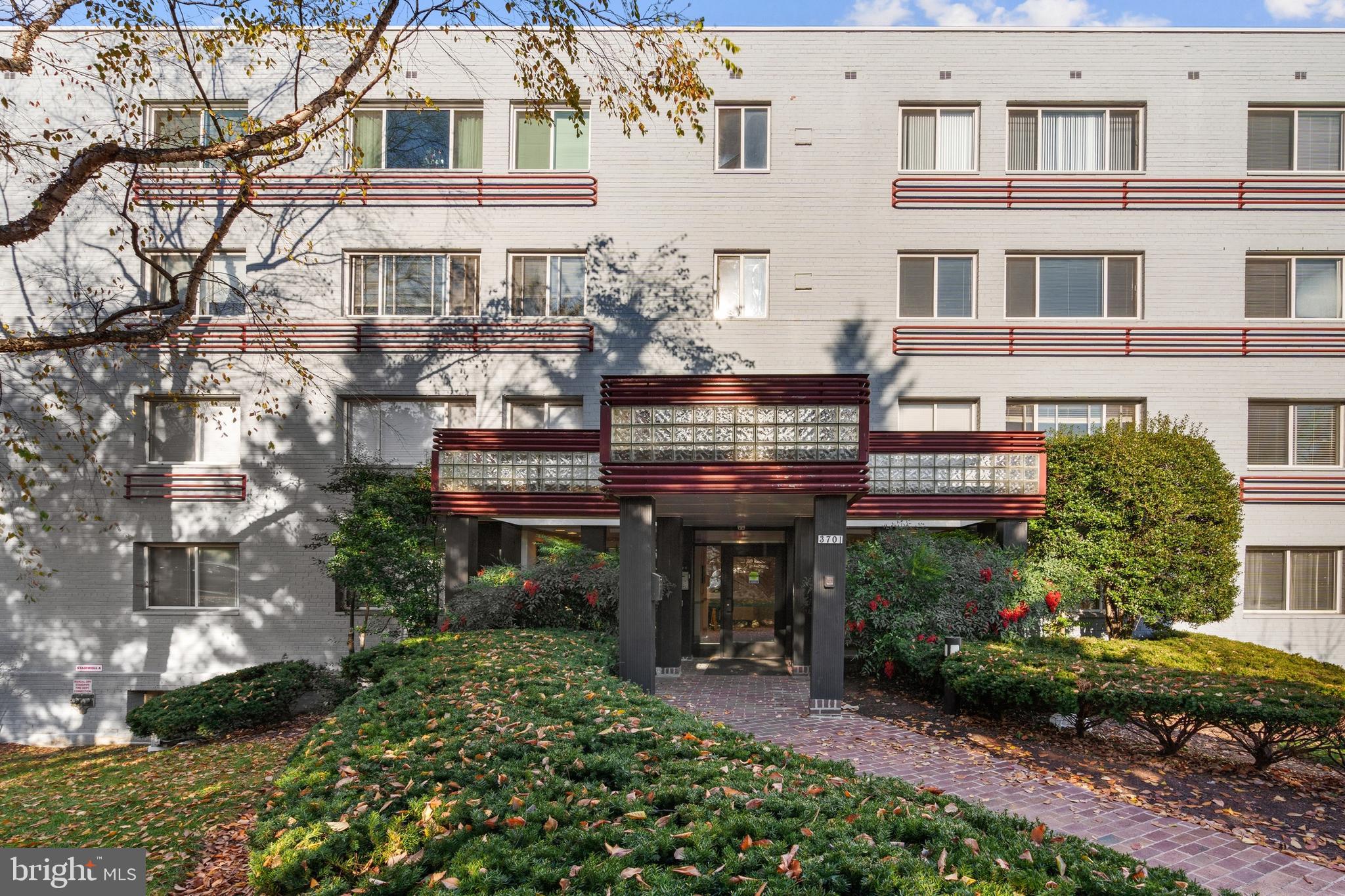 Welcome to this charming and efficiently designed studio condo in the desirable Stratton House community of Arlington, VA! Perfectly suited for urban dwellers, this updated unit features a modern kitchen and stylish flooring, blending functionality with contemporary comfort.
Commuters will love the easy access to Route 50, I-66, and I-395, approximately 11 minutes drive to Downtown DC, 9 minutes to the Pentagon, 10 minutes to Amazon HQ2 (Crystal City), 7 minutes to Reagan National Airport providing a seamless connection to downtown DC and the surrounding metro area. Ruthie’s All-Day Café, bus stops (connecting to Ballston Metro & Ballston Quarter Mall), and the Thomas Jefferson Community Center (fitness room, track, basketball/tennis courts). Approximately 15-minutes to Columbia Pike’s vibrant corridor: Cinema & Draft House, Bob & Edith’s, William Jeffrey’s Tavern, Bangkok 54, Lost Dog Café, yoga studios, and farmers' markets.
Stratton House offers a host of convenient amenities, including a refreshing outdoor pool, on-site laundry facilities located right on the first floor, and secure bike racks. The building also features EV charging stations, and this unit includes a dedicated storage unit and two parking passes—an exceptional value in this area.
The rent covers all utilities don't miss your chance to live in one of Northern Virginia’s most sought-after locations at the Stratton House—schedule your showing today!