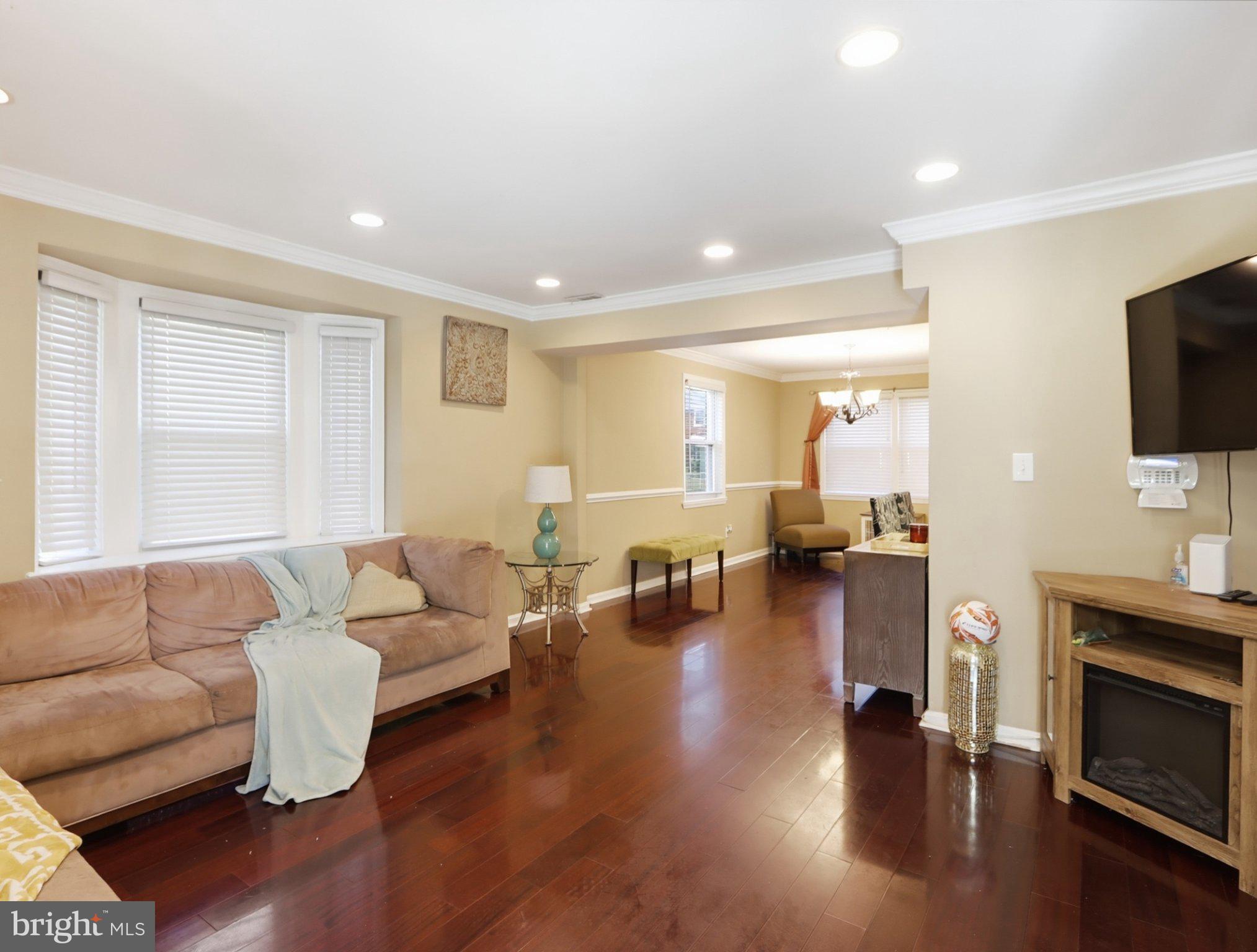 1528 RAMBLEWOOD ROAD