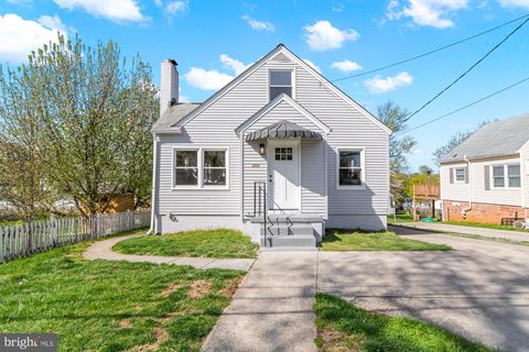 Photo of 203 Montgomery Avenue, MOUNT AIRY, MD 21771 (MLS # MDCR2034150)
