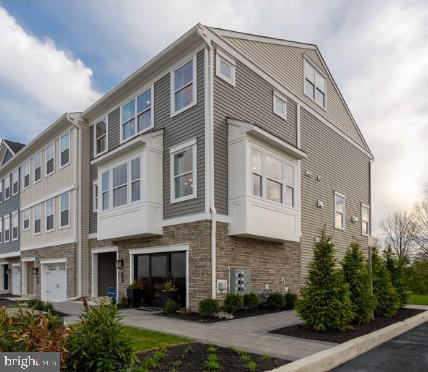 Sterling Walk Warwick End Home
π 3 Beds | π 2.5 Baths | π 2,335 Sq Ft | π 1-Car Garage
Available September- North Penn School District
Newly built end-unit townhome offering open-concept living and upscale finishes. Main level features a center kitchen with granite counters, GE stainless appliances, Century cabinetry, and a spacious island overlooking the dining and great room. Private deck adds outdoor entertaining space. Ground-level flex room with private entrance ideal for office or additional living.
Upper level boasts vaulted ownerβs suite with walk-in closet and ensuite bath, dual vanities, and tiled shower with seat. Two guest bedrooms, full bath, and laundry complete the upstairs.
Conveniently located near dining, shopping, parks, and major thoroughfares.