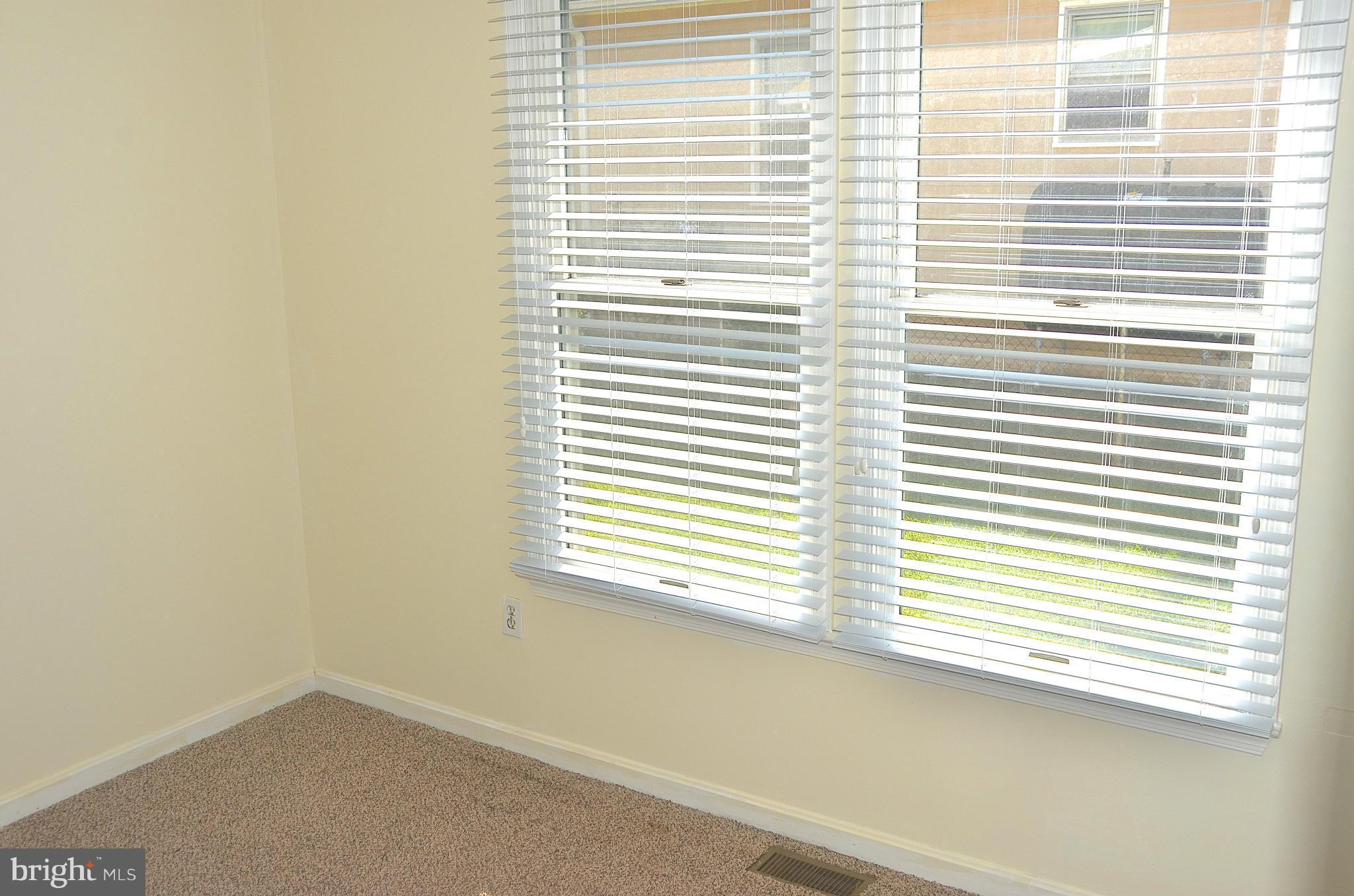 WOODLAND BEACH - Residential