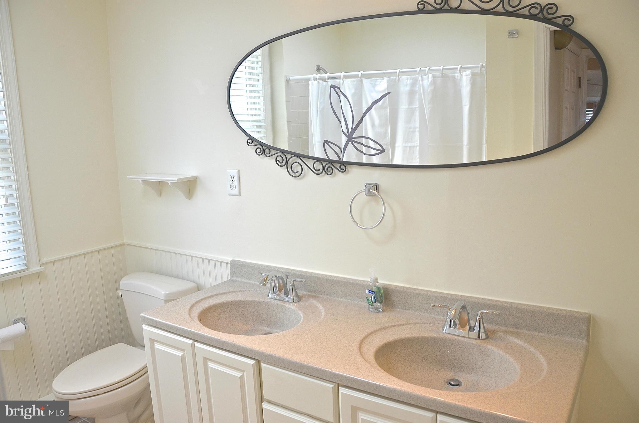 WOODLAND BEACH - Residential