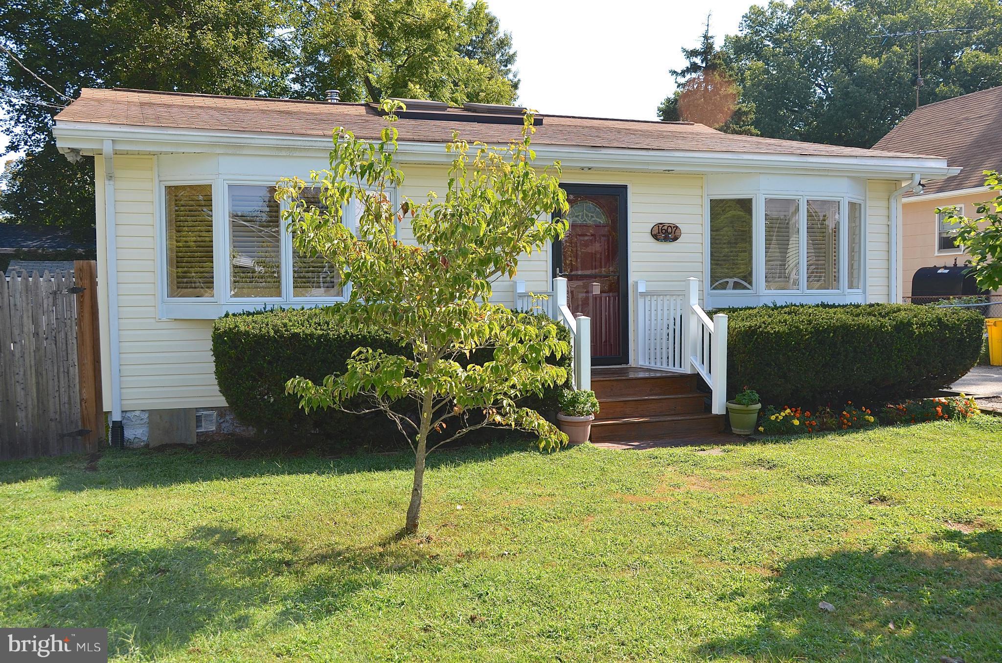 WOODLAND BEACH - Residential