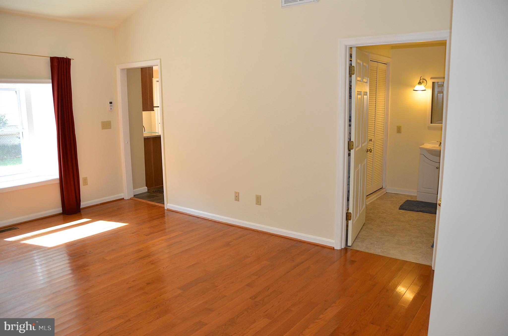 WOODLAND BEACH - Residential