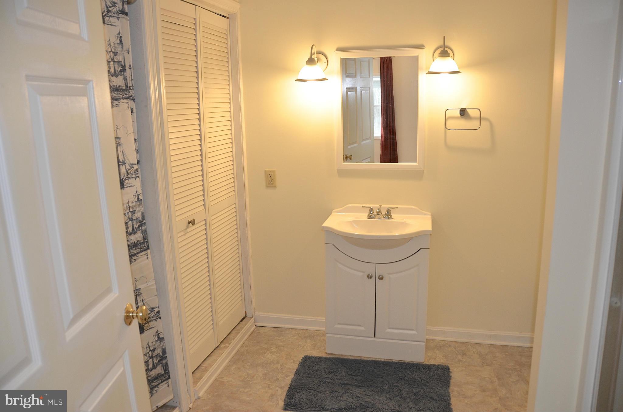 WOODLAND BEACH - Residential