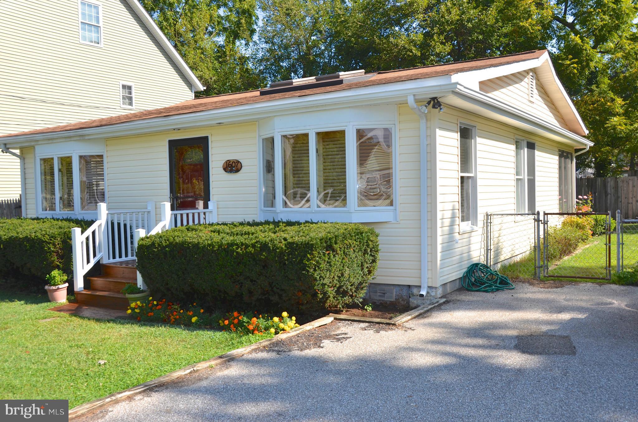 WOODLAND BEACH - Residential