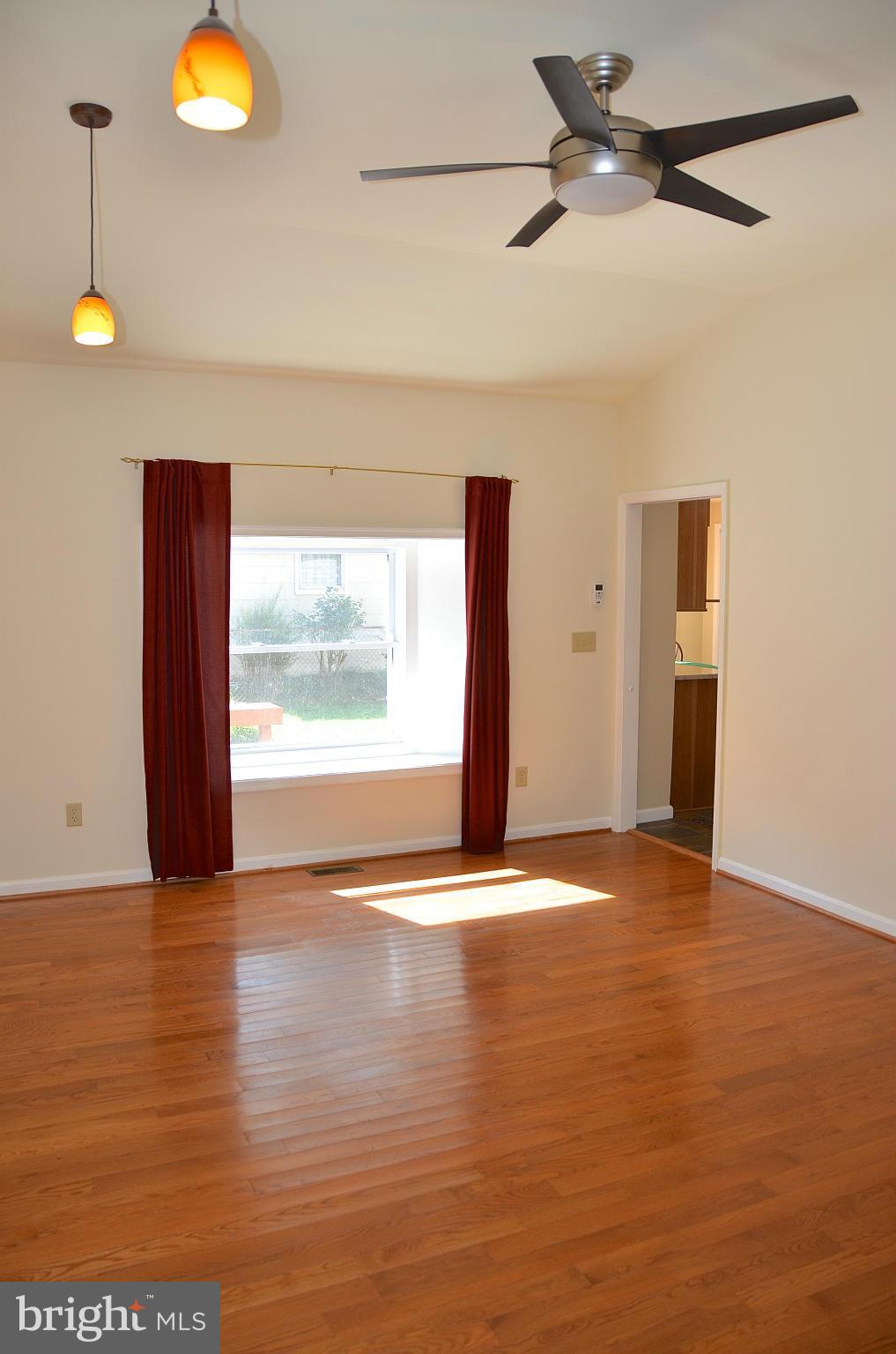 WOODLAND BEACH - Residential