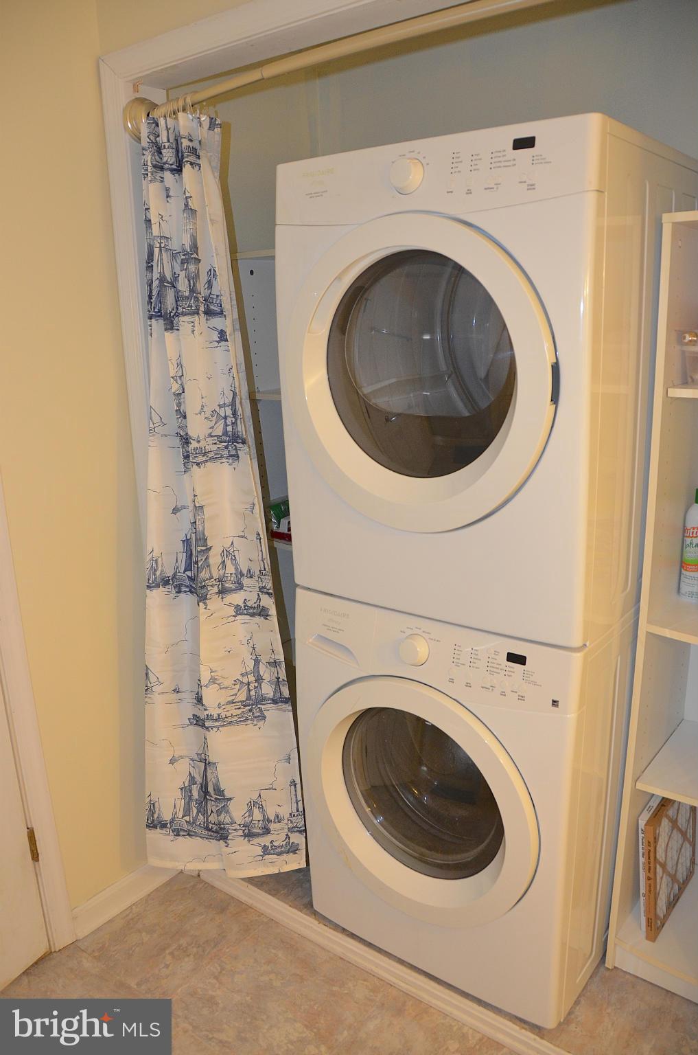 WOODLAND BEACH - Residential