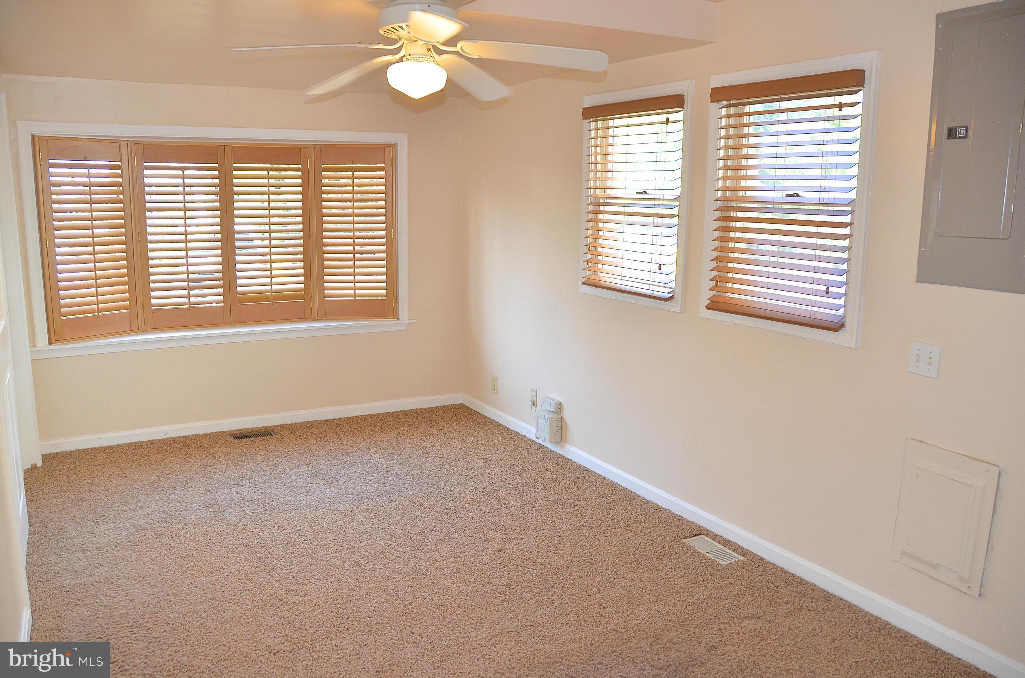 WOODLAND BEACH - Residential