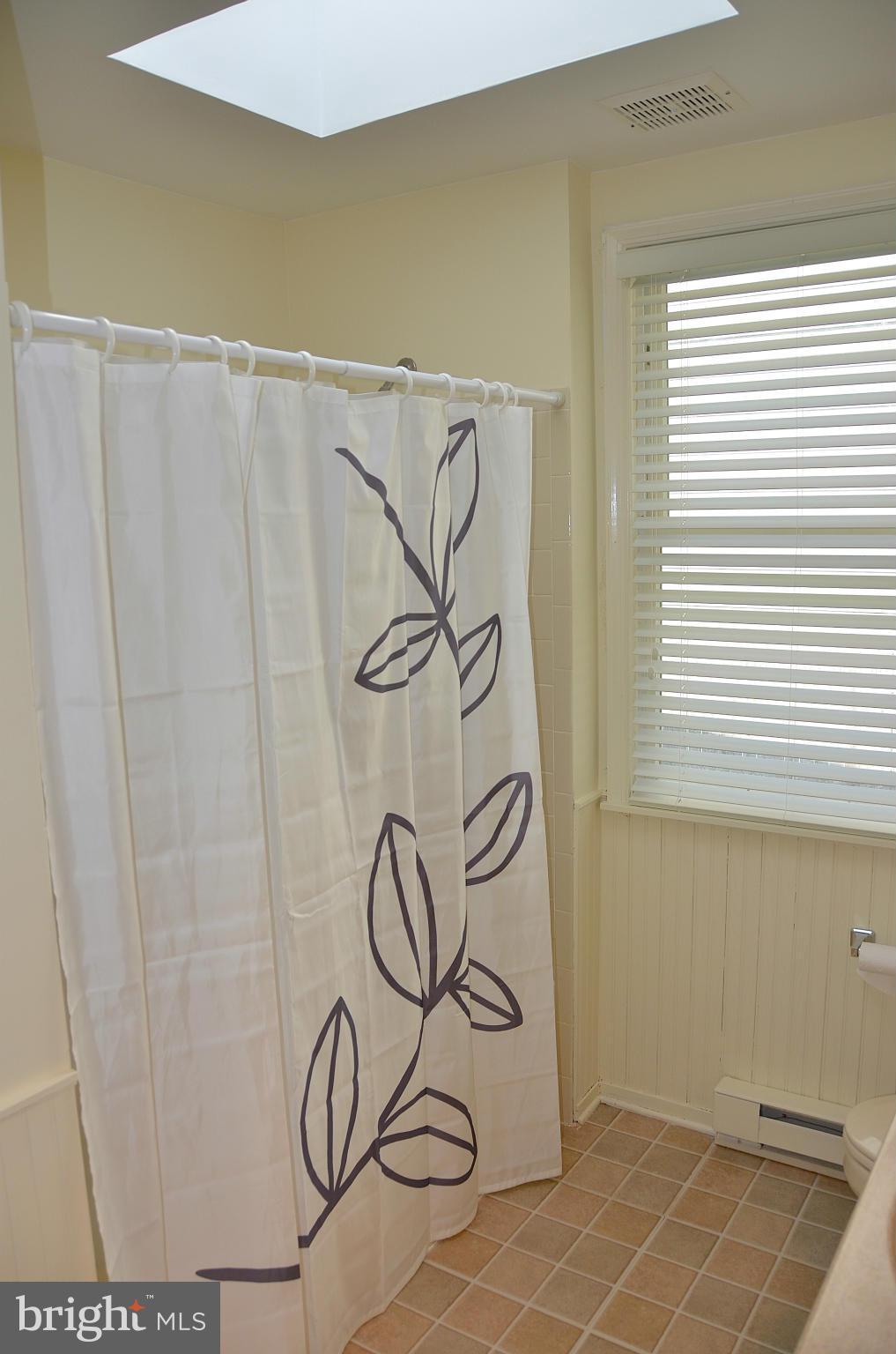 WOODLAND BEACH - Residential