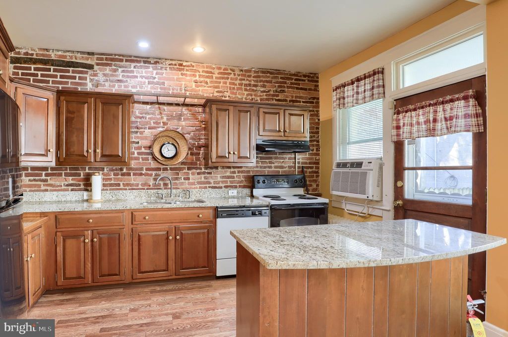 Photo of 24 S ANN ST, LANCASTER, PA 17602 (MLS # PALA2037768)