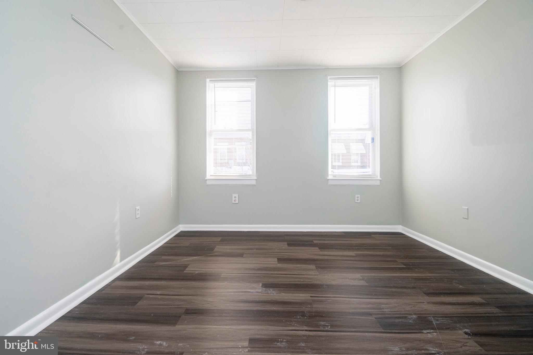 ELLWOOD PARK - Residential