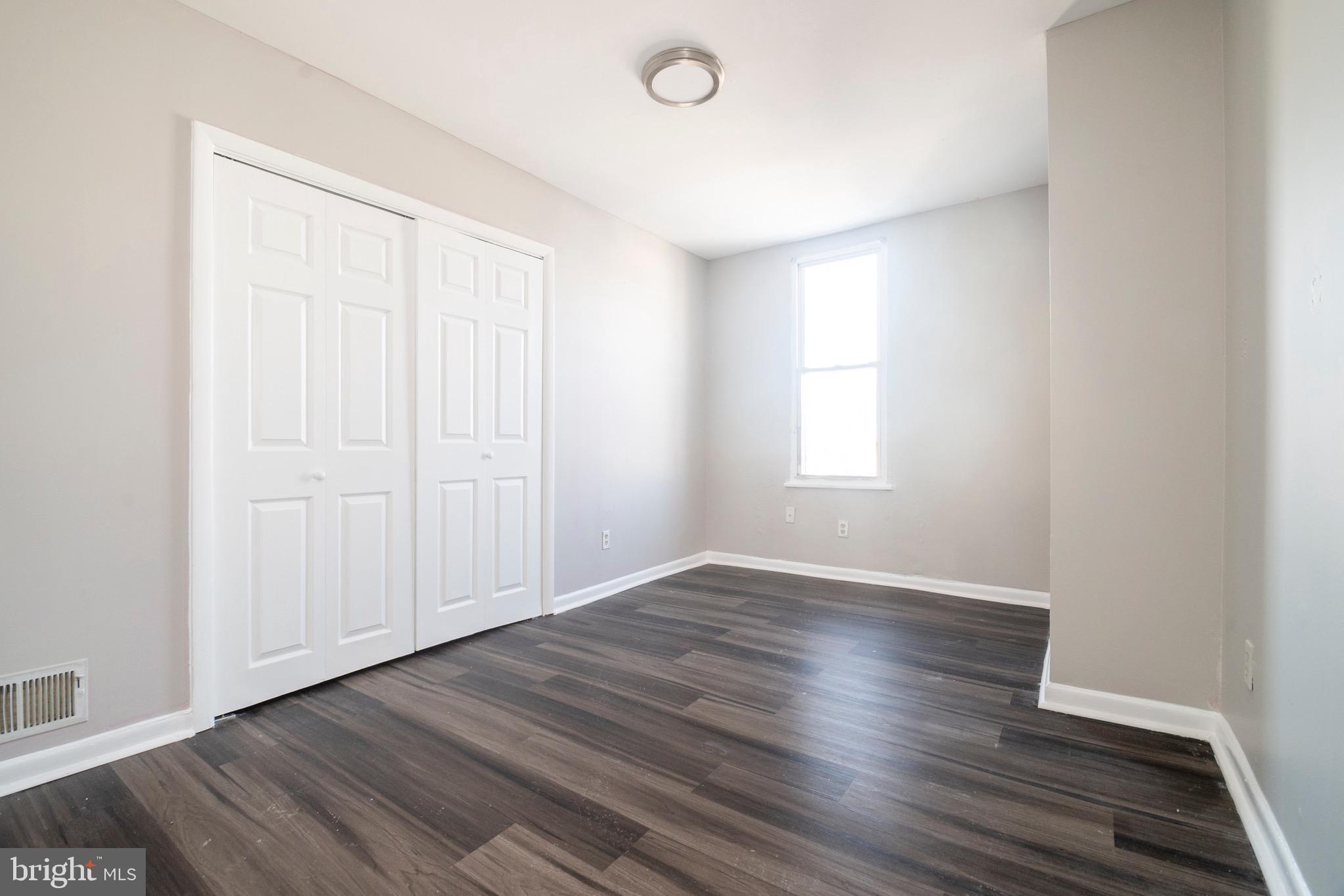 ELLWOOD PARK - Residential