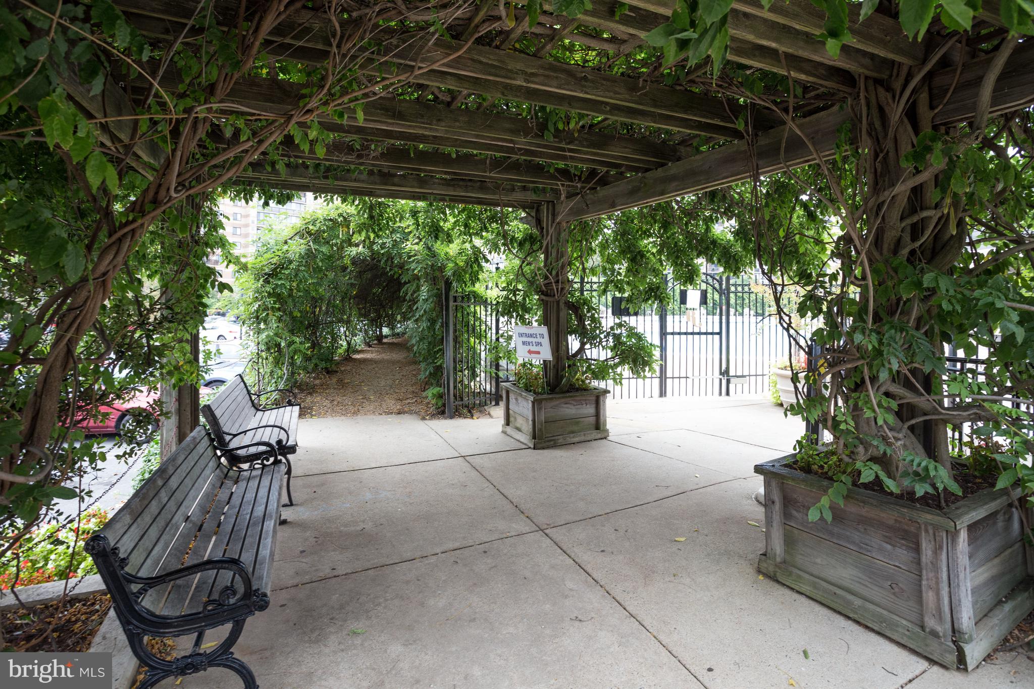 ROTONDA - Residential Lease