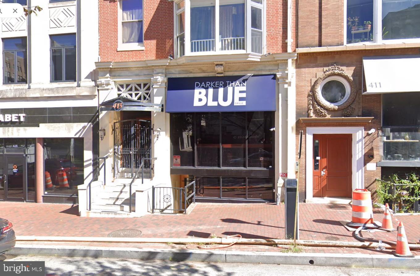 A second-generation two-floor restaurant located in the heart of Mount Vernon, featuring a full bar, a lounge area, and two spacious levels for ample seating of 150. The space also comes with a liquor license.