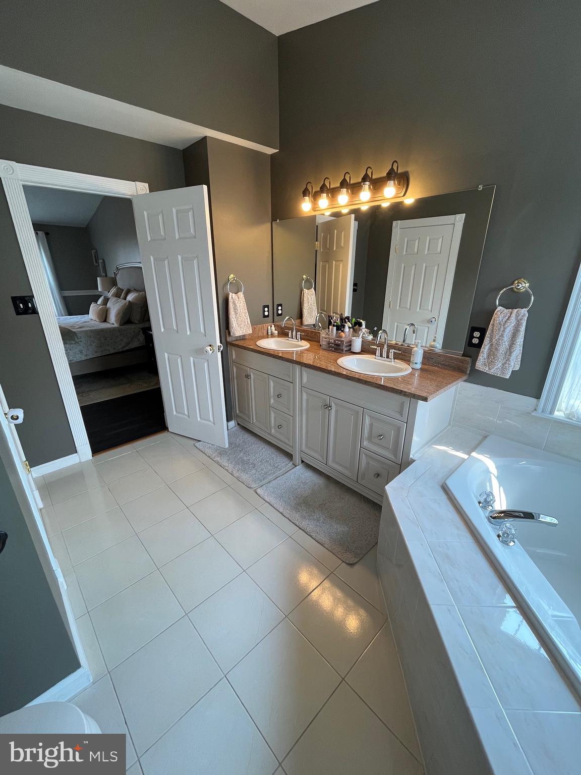 APPLE GROVE - Residential Lease