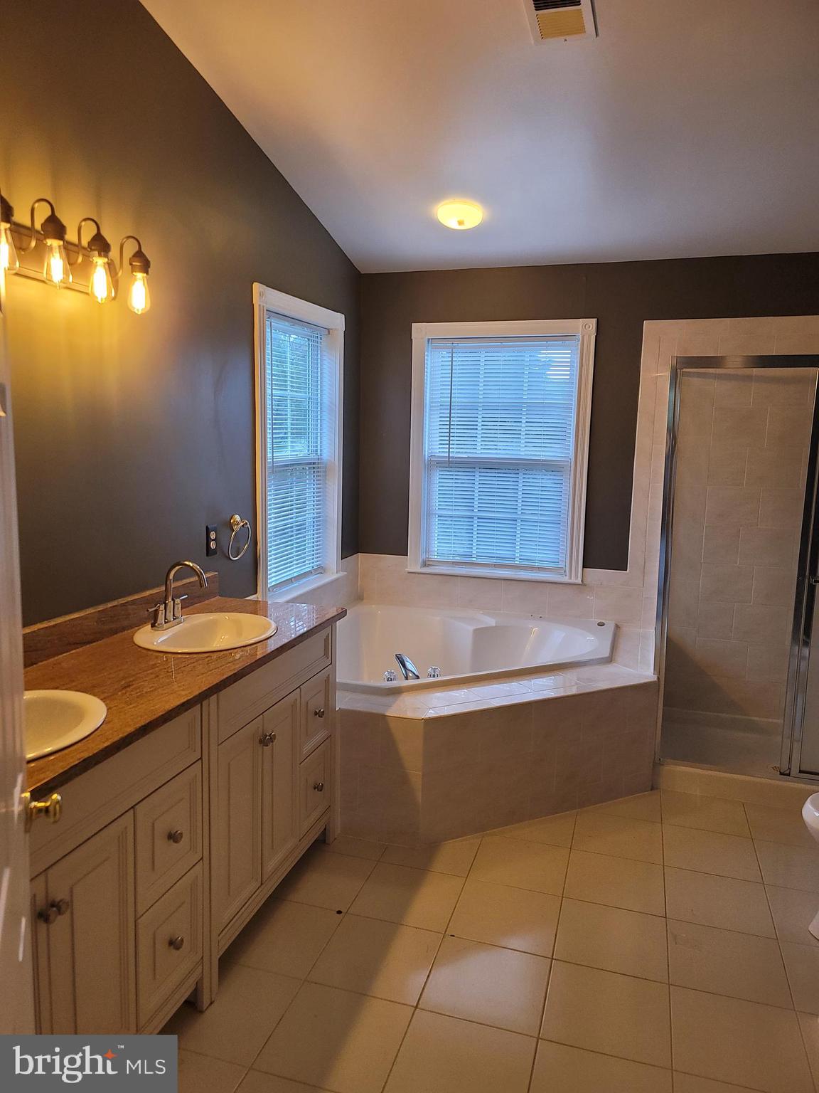 APPLE GROVE - Residential Lease