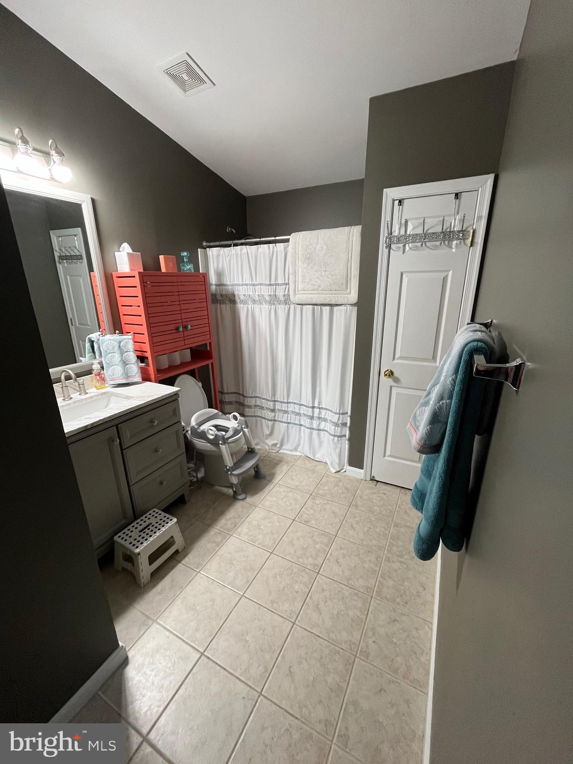 APPLE GROVE - Residential Lease