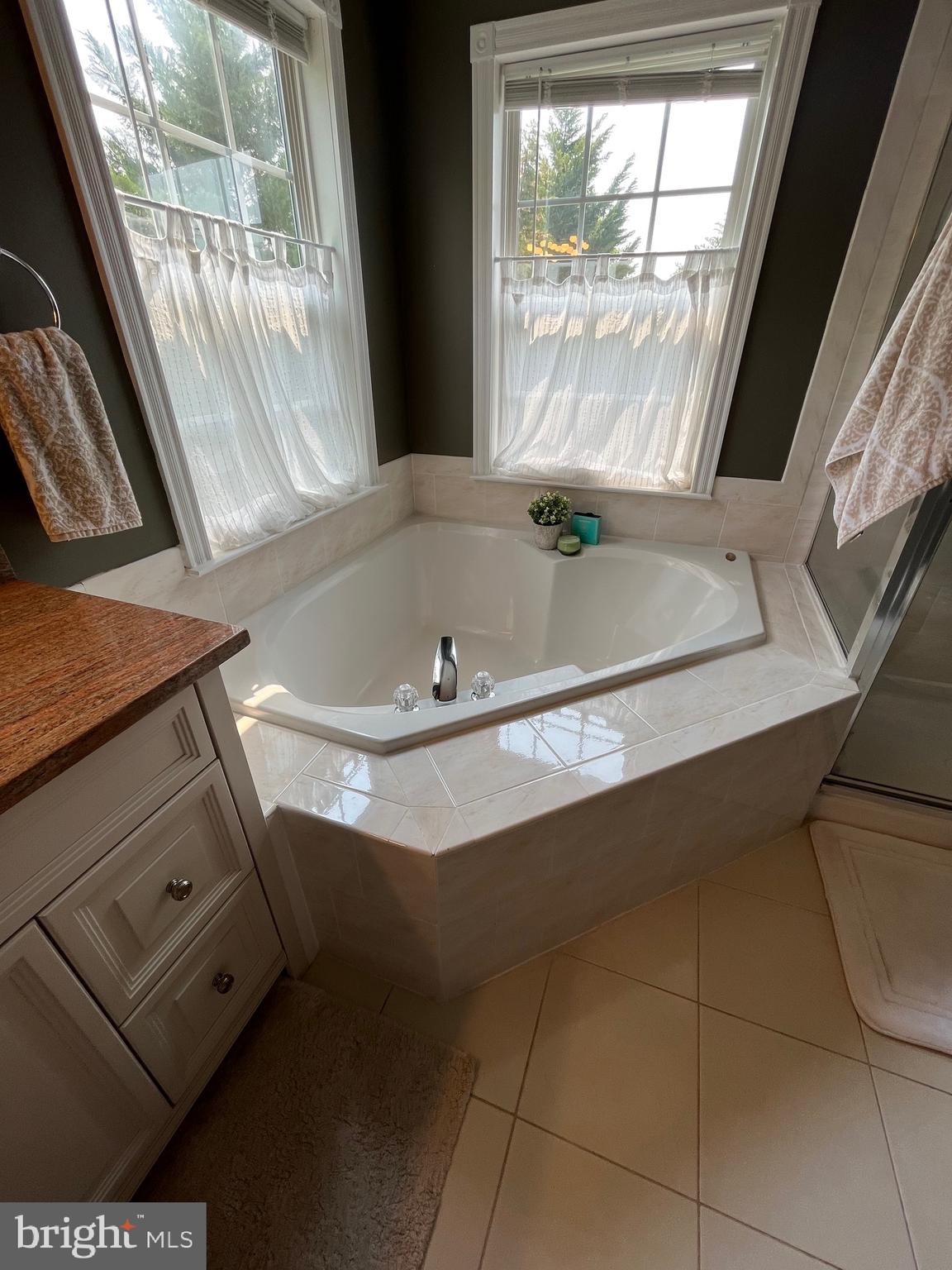 APPLE GROVE - Residential Lease