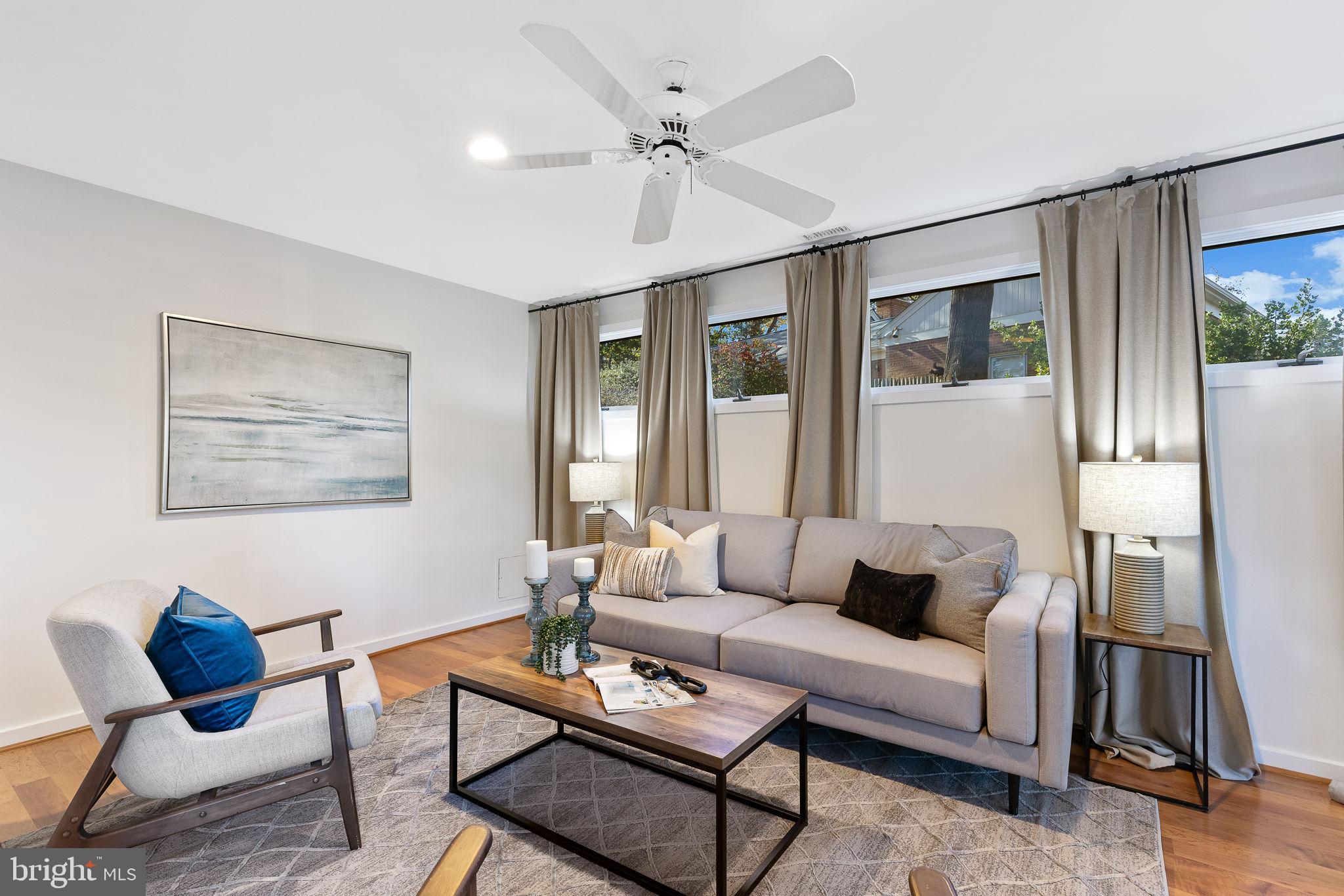 LAKE BARCROFT - Residential