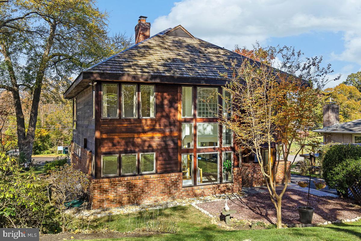 LAKE BARCROFT - Residential