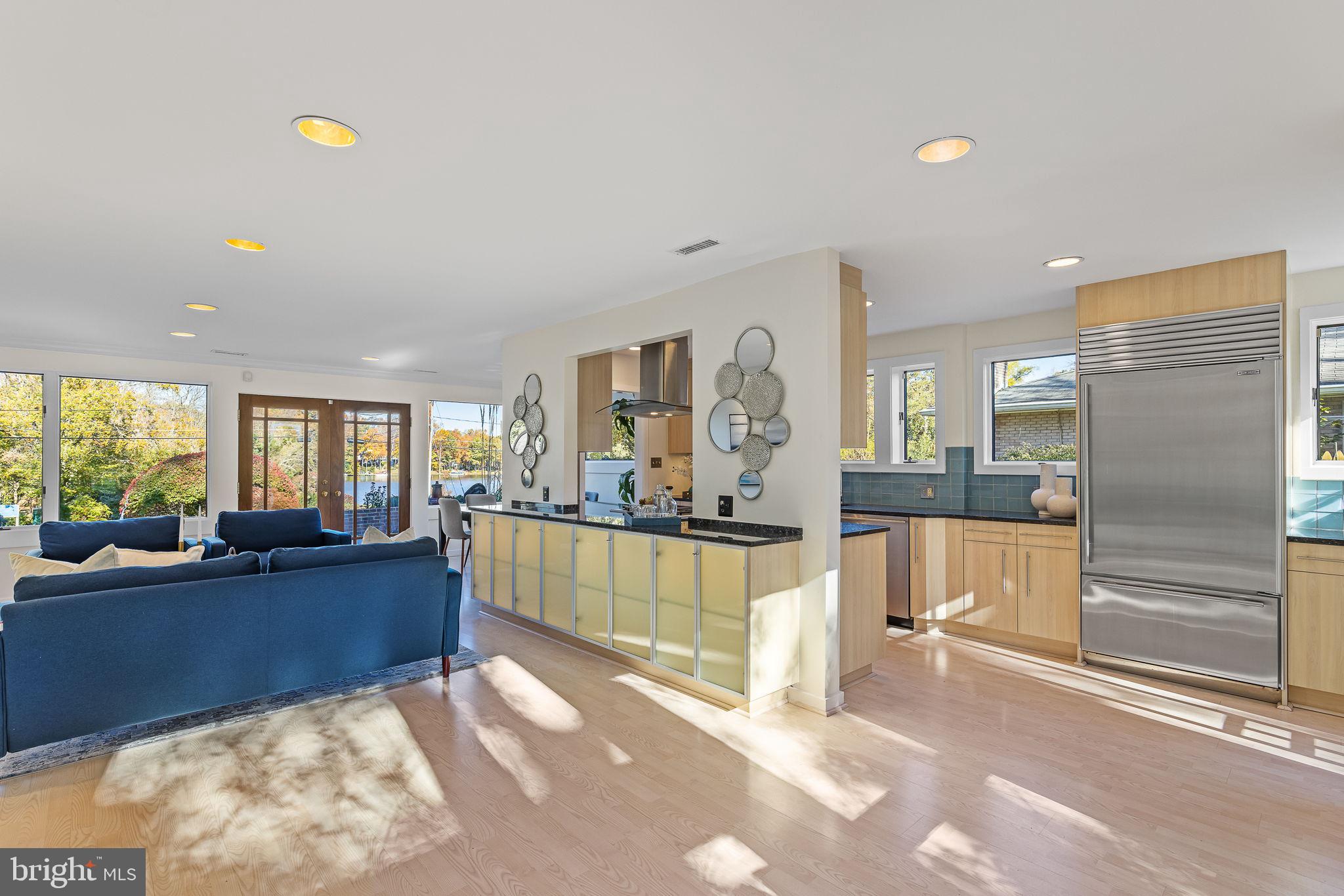 LAKE BARCROFT - Residential