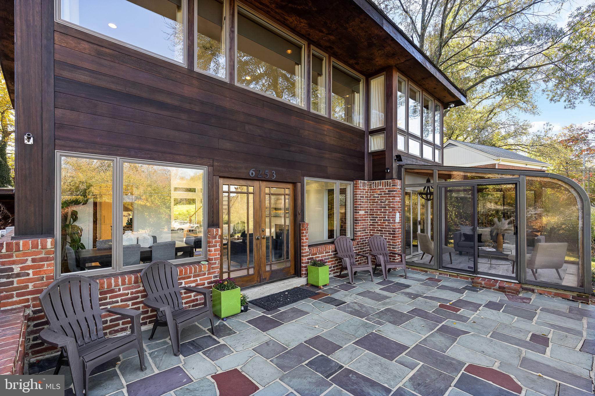 LAKE BARCROFT - Residential