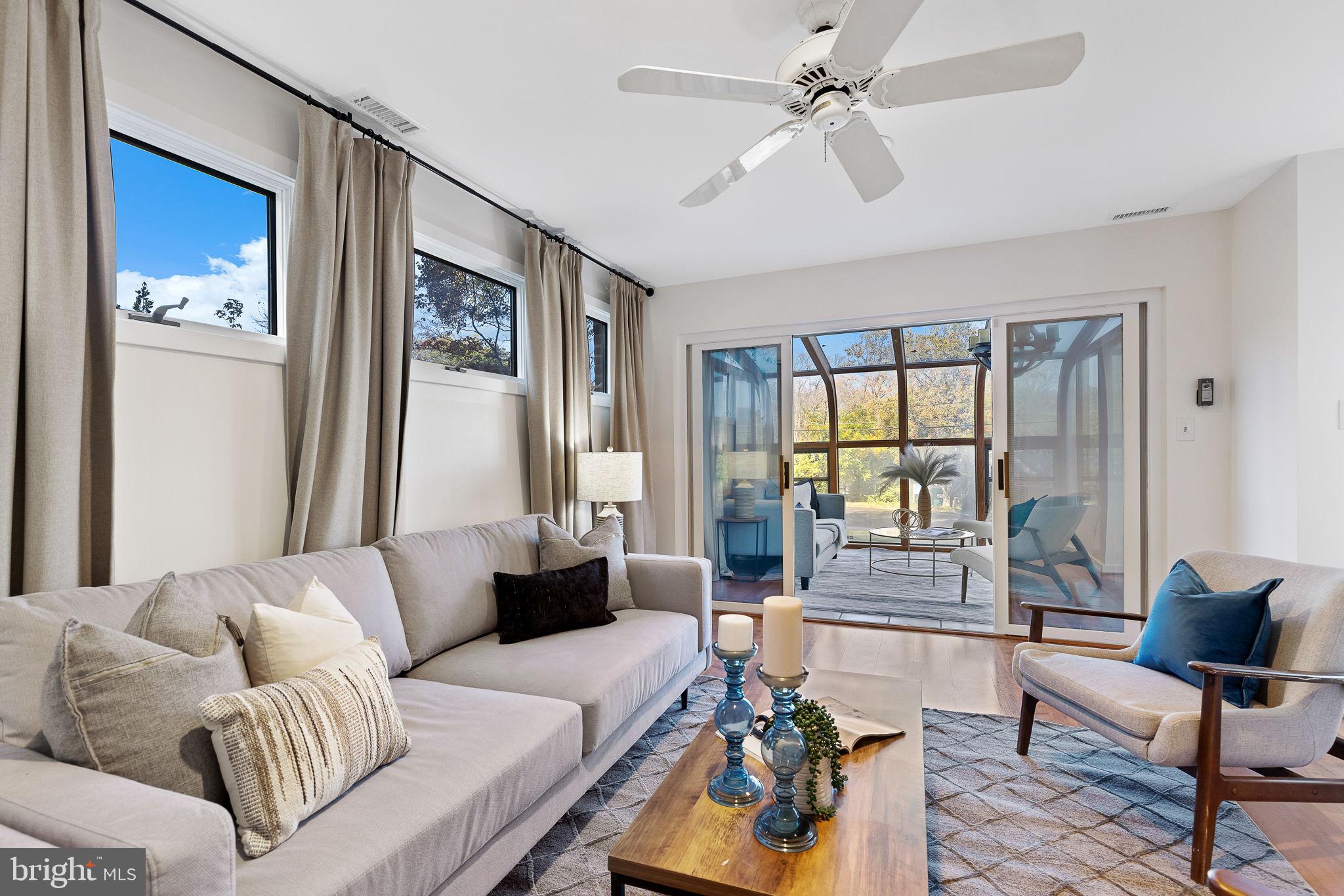 LAKE BARCROFT - Residential