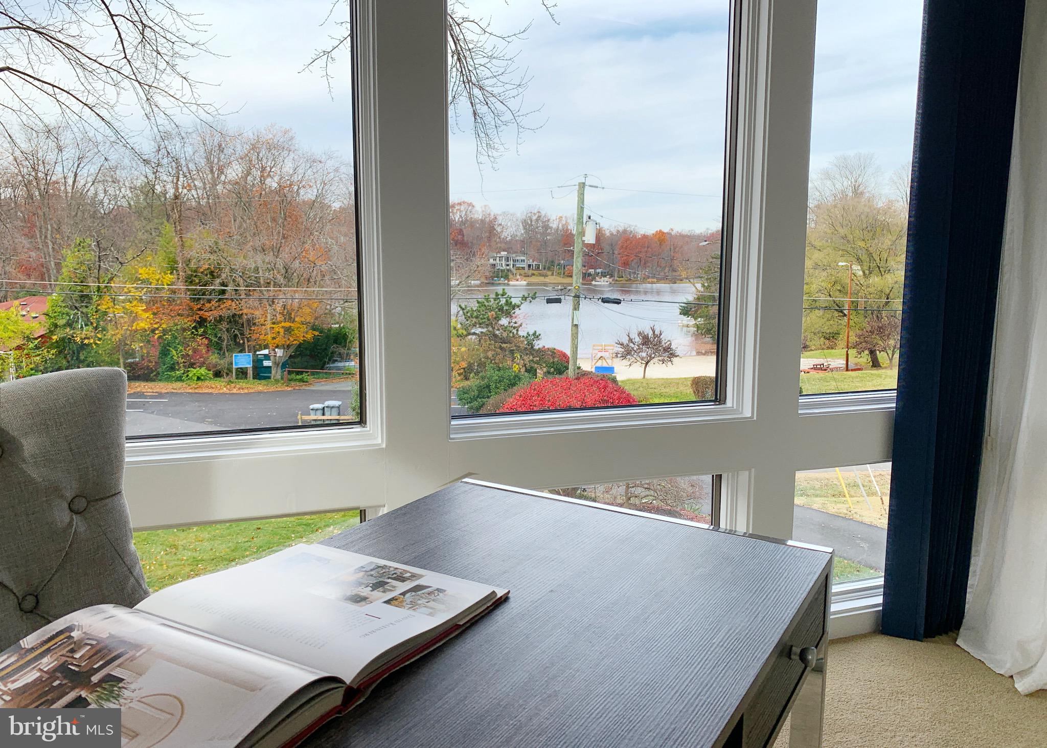 LAKE BARCROFT - Residential