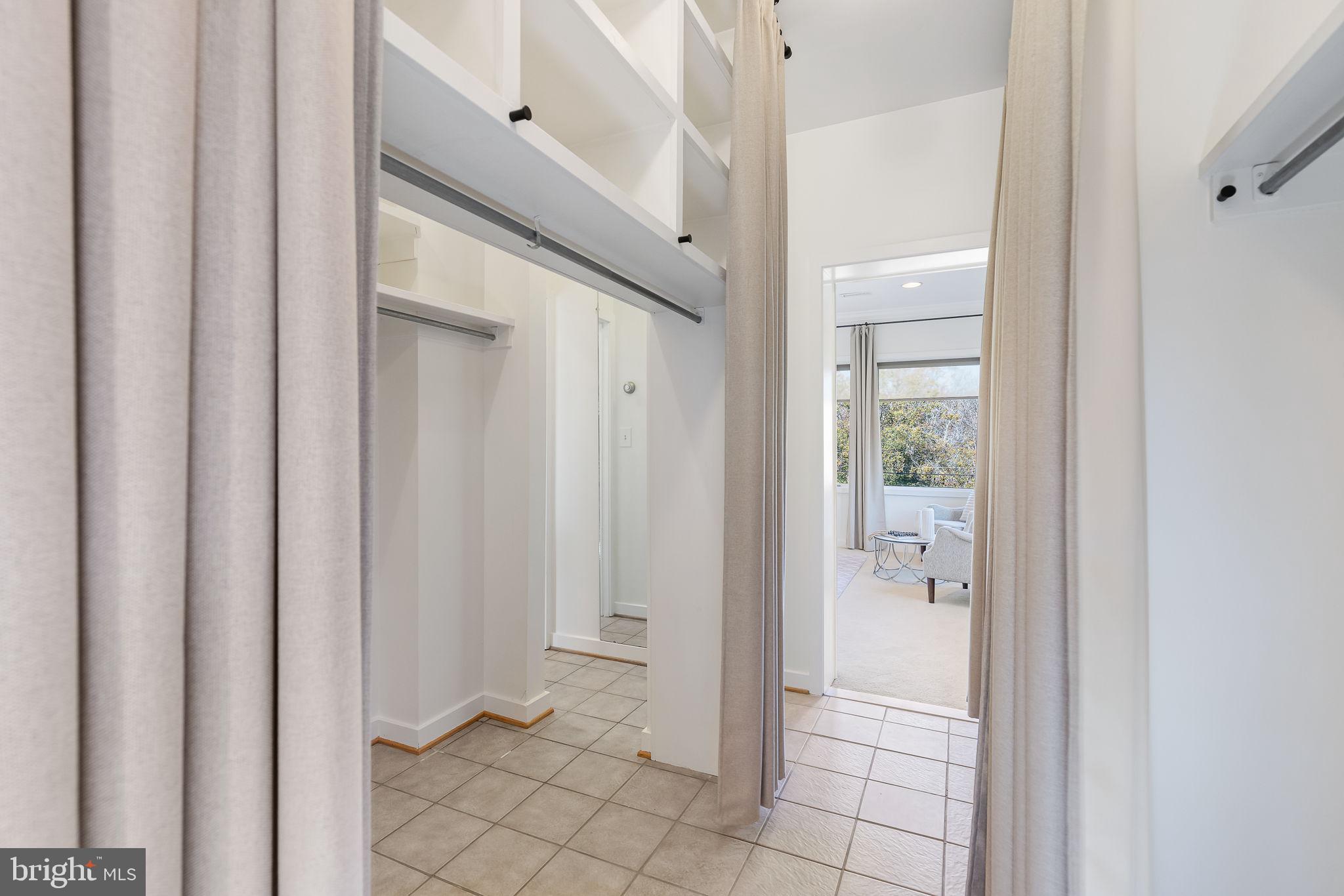 LAKE BARCROFT - Residential