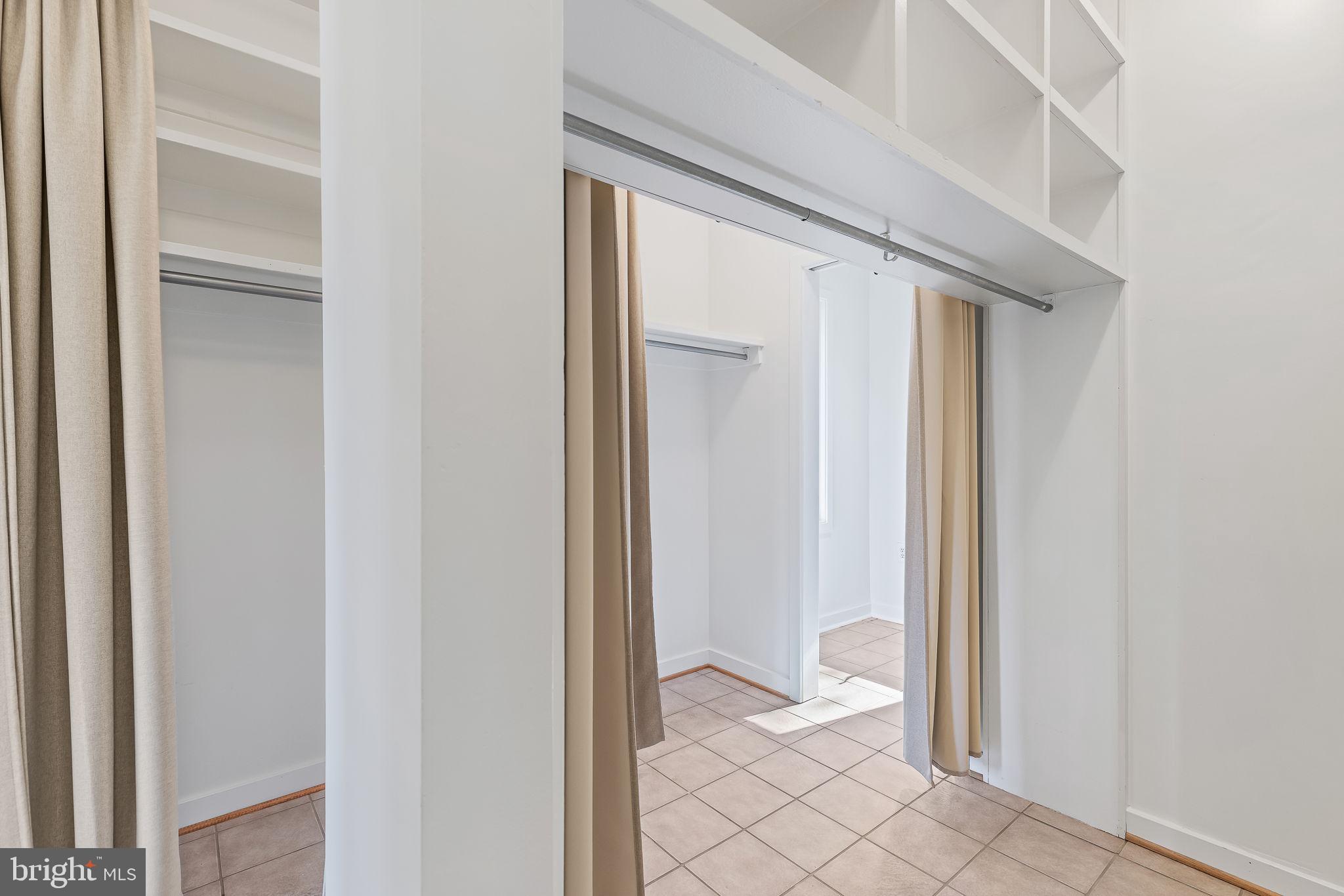 LAKE BARCROFT - Residential