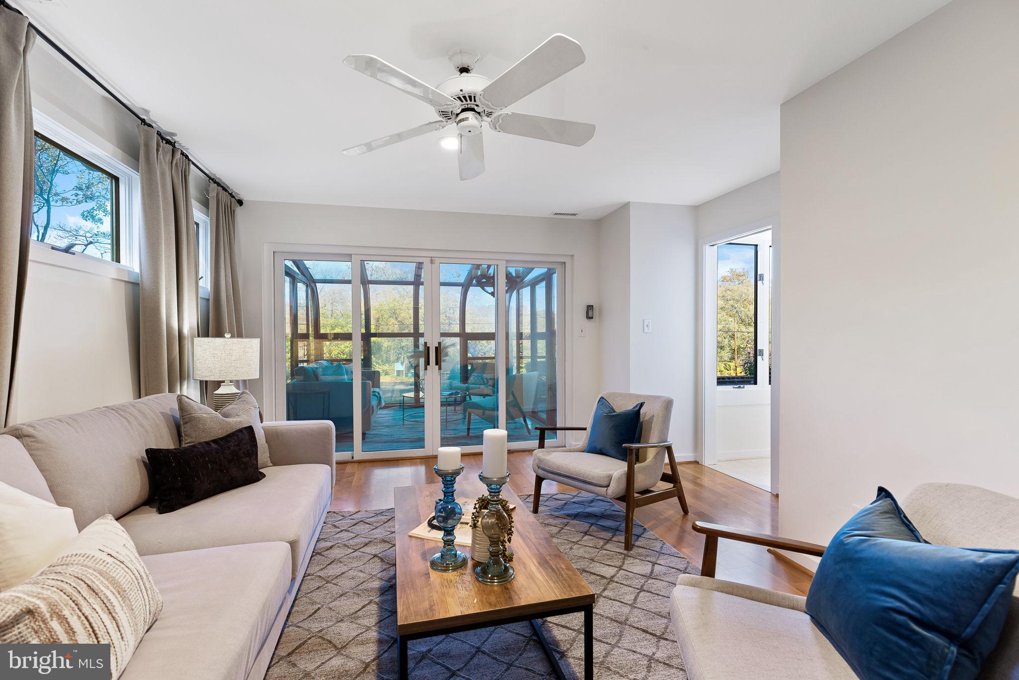 LAKE BARCROFT - Residential