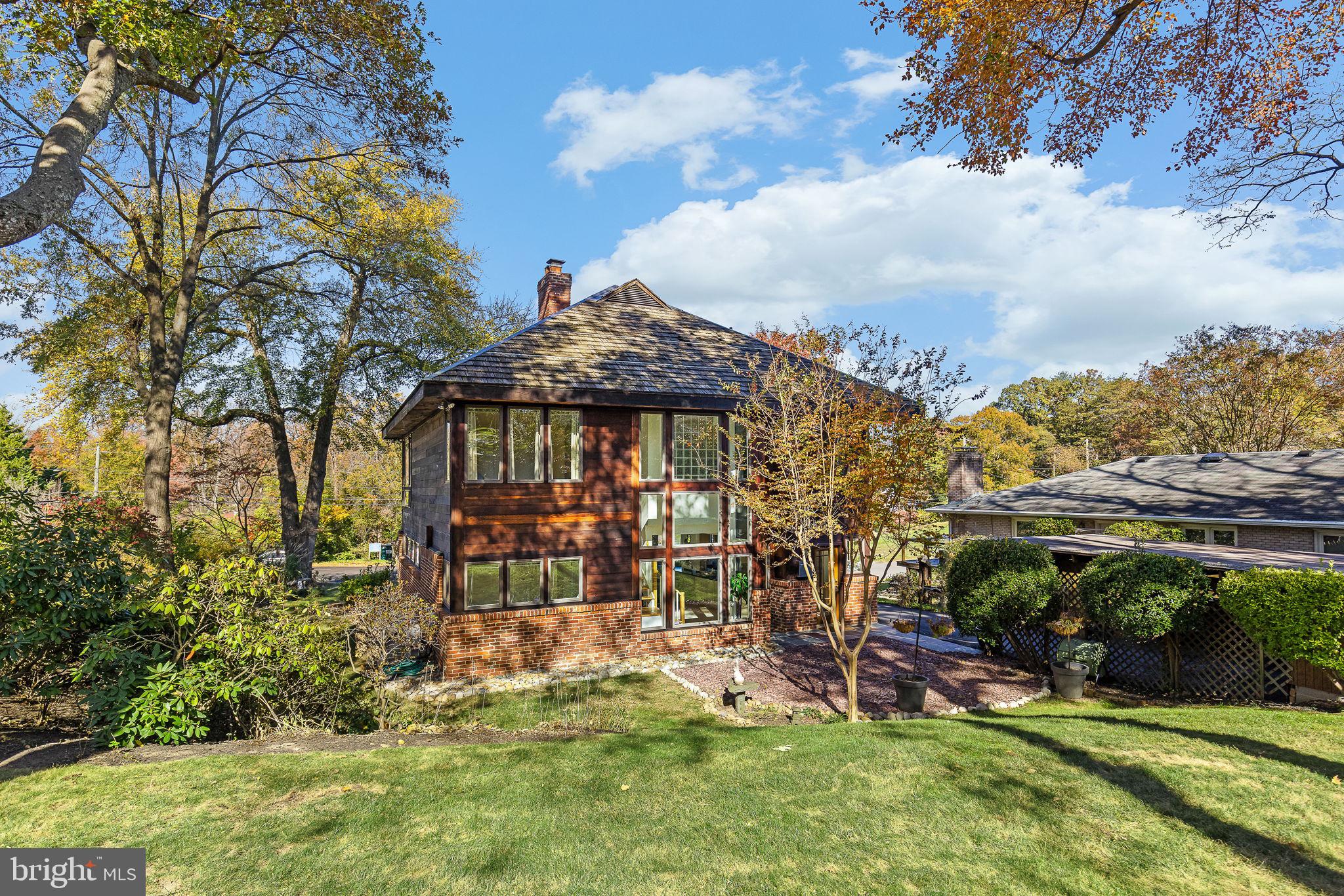 LAKE BARCROFT - Residential