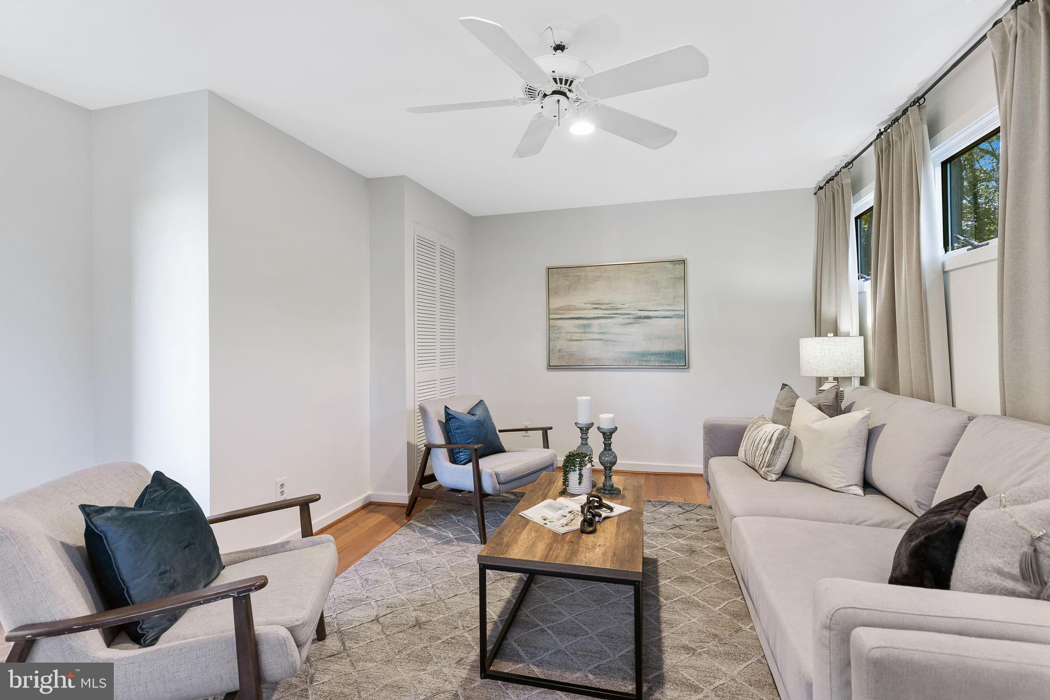 LAKE BARCROFT - Residential