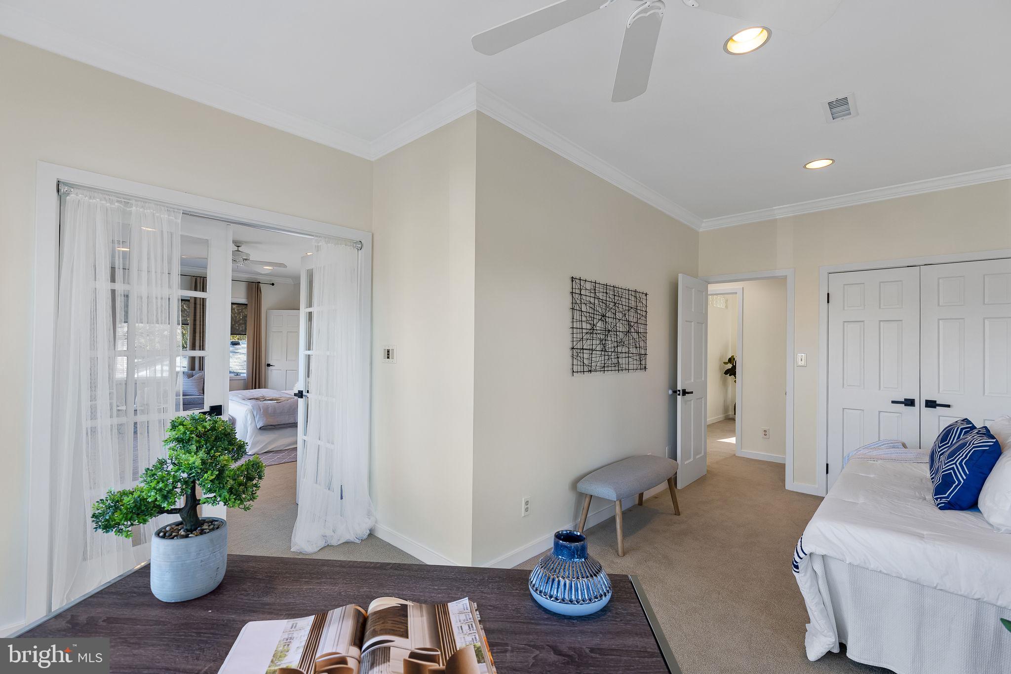 LAKE BARCROFT - Residential