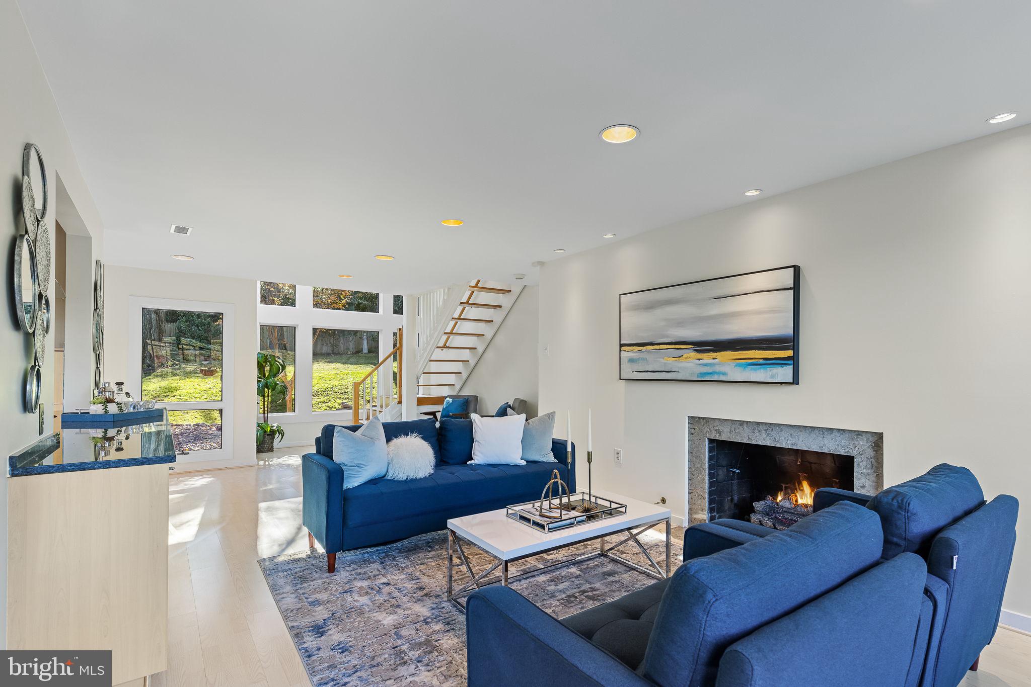 LAKE BARCROFT - Residential