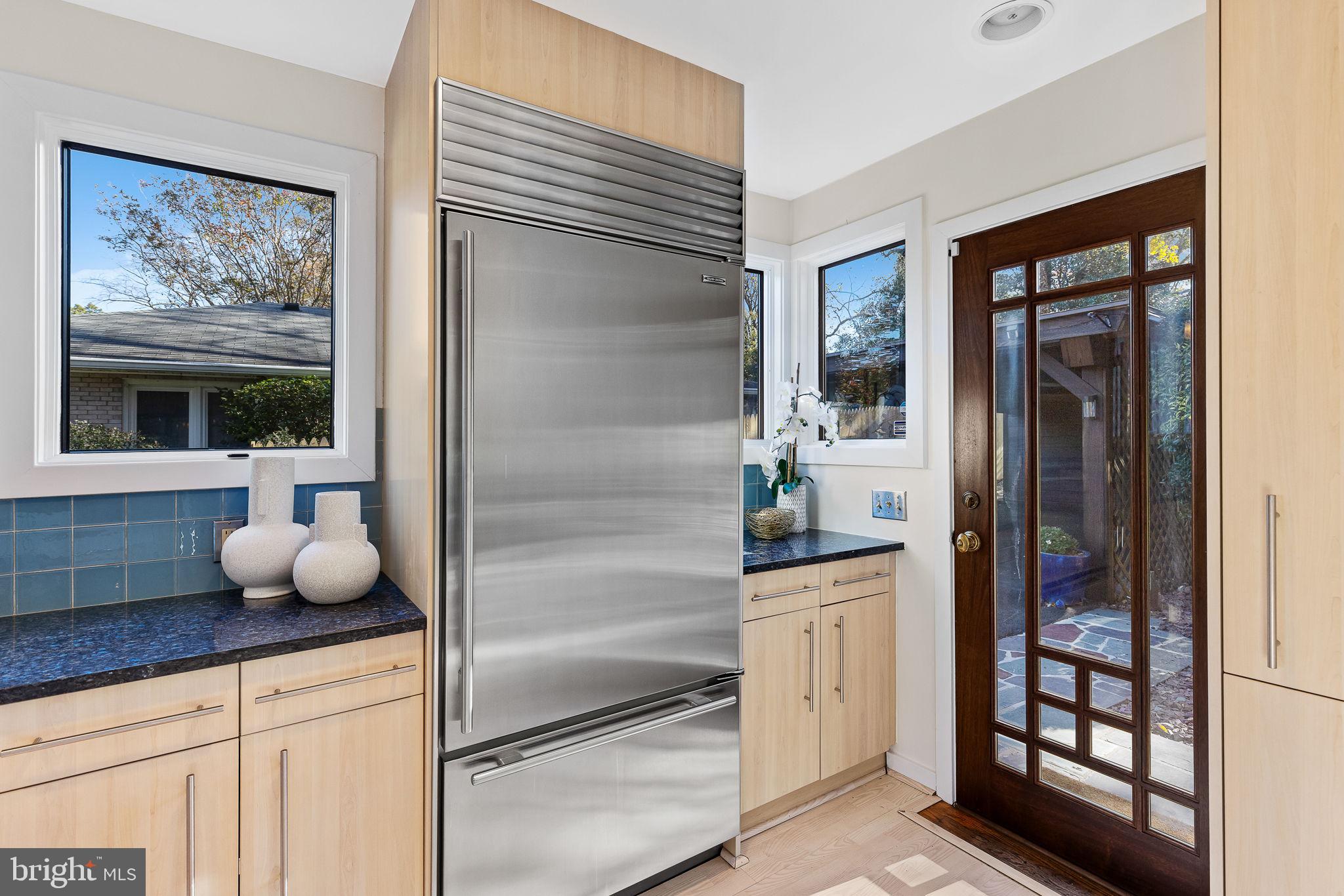 LAKE BARCROFT - Residential