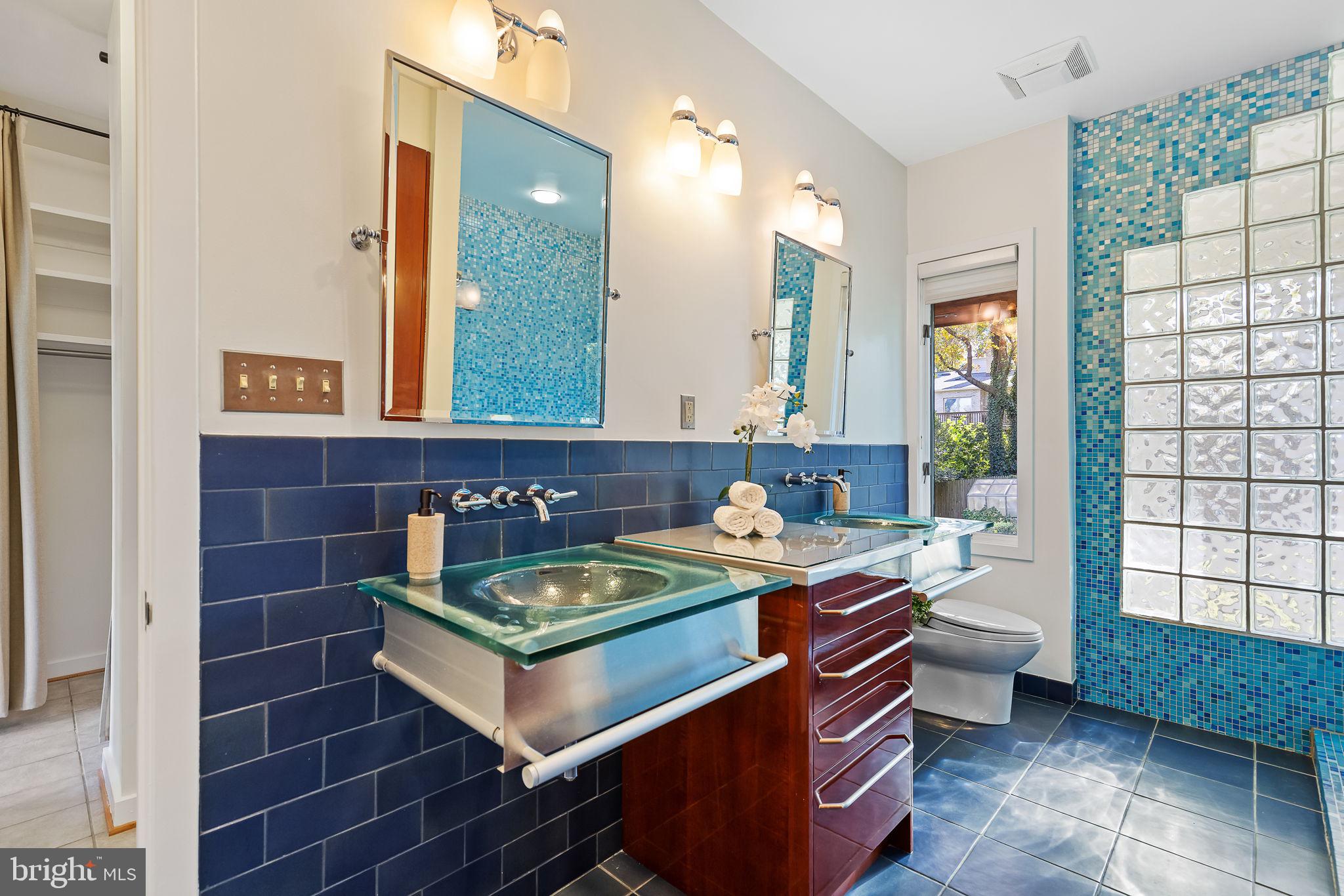 LAKE BARCROFT - Residential