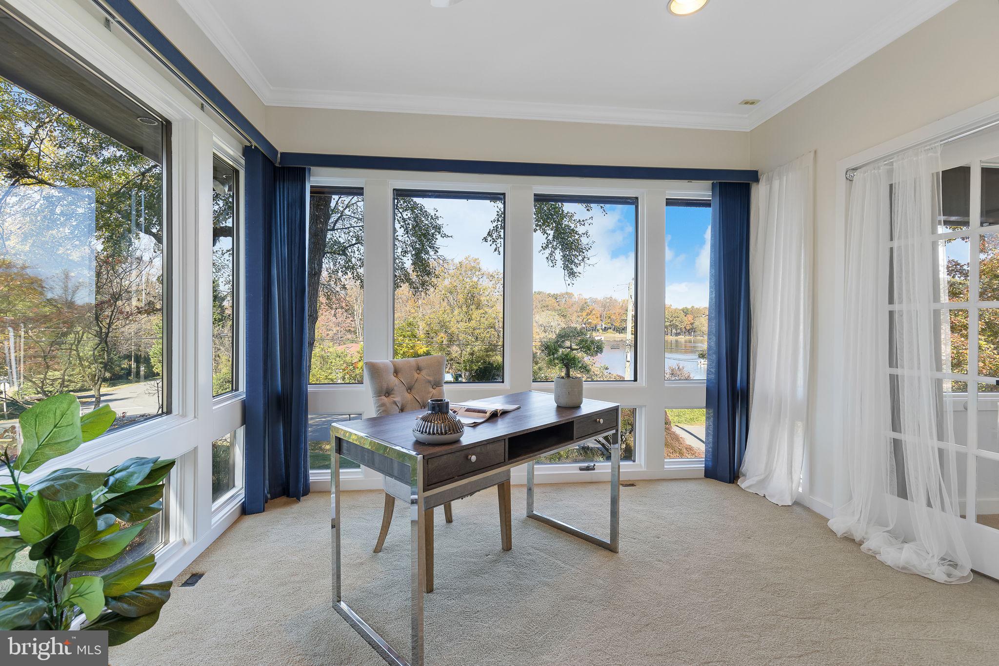 LAKE BARCROFT - Residential