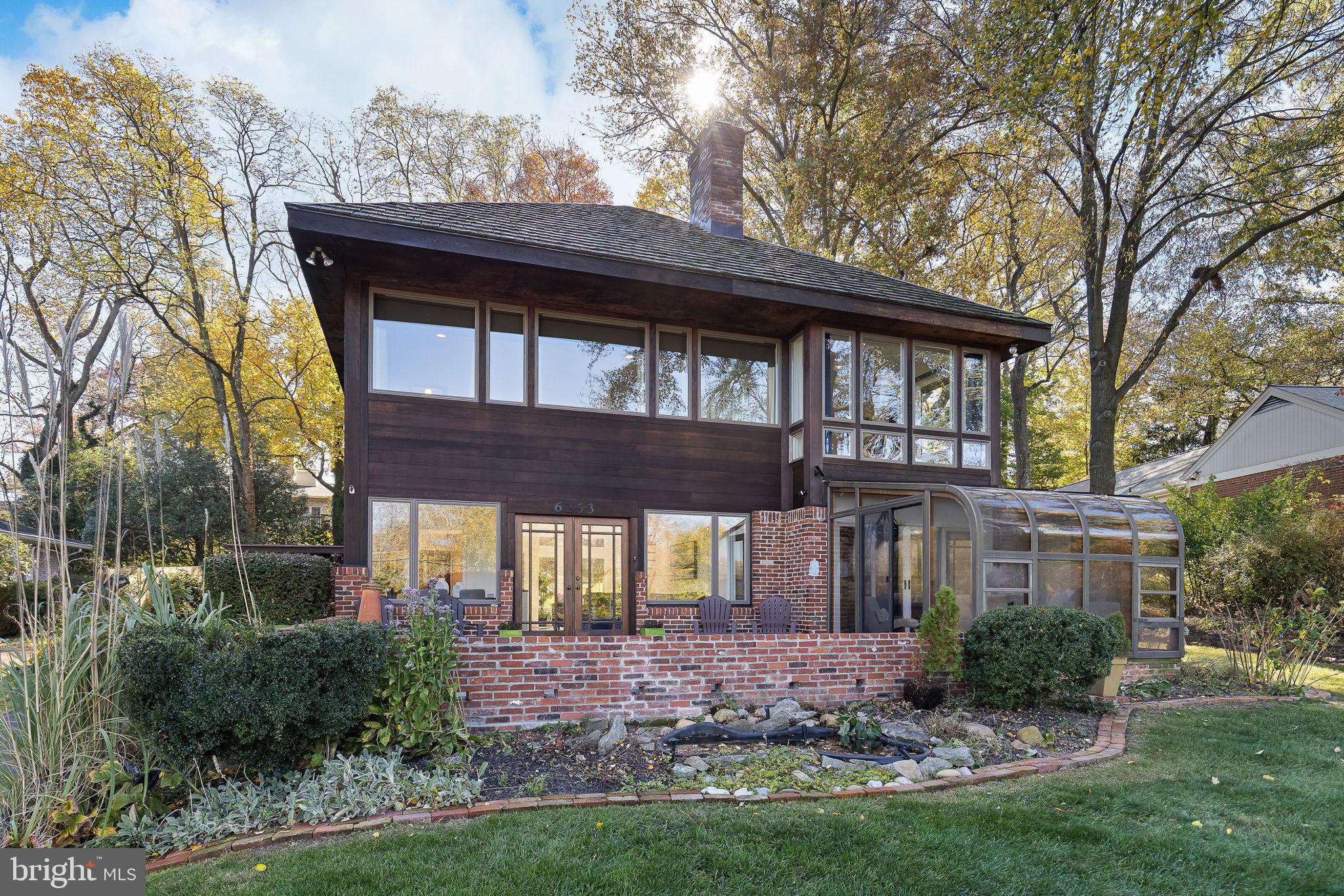 LAKE BARCROFT - Residential