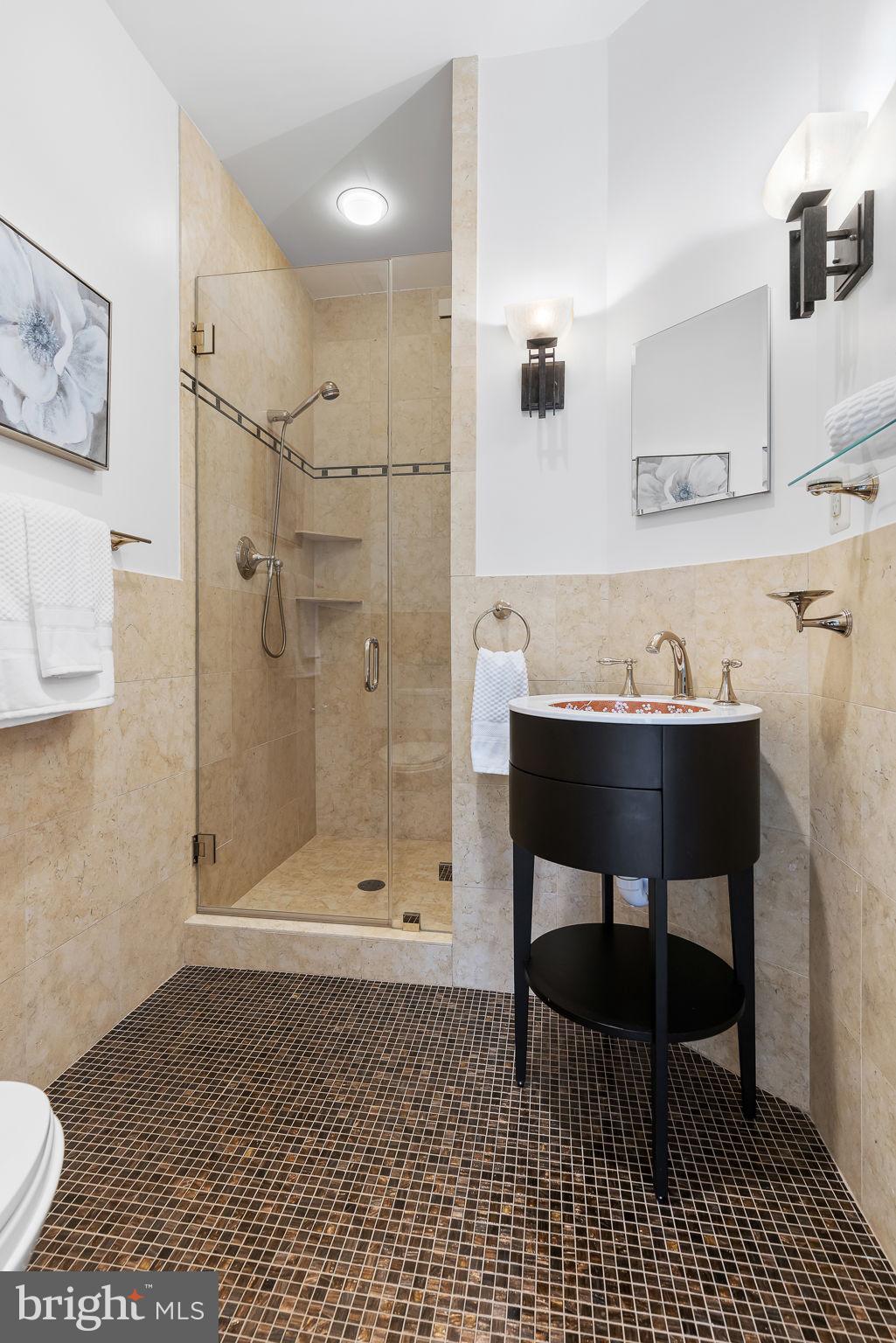 LAKE BARCROFT - Residential