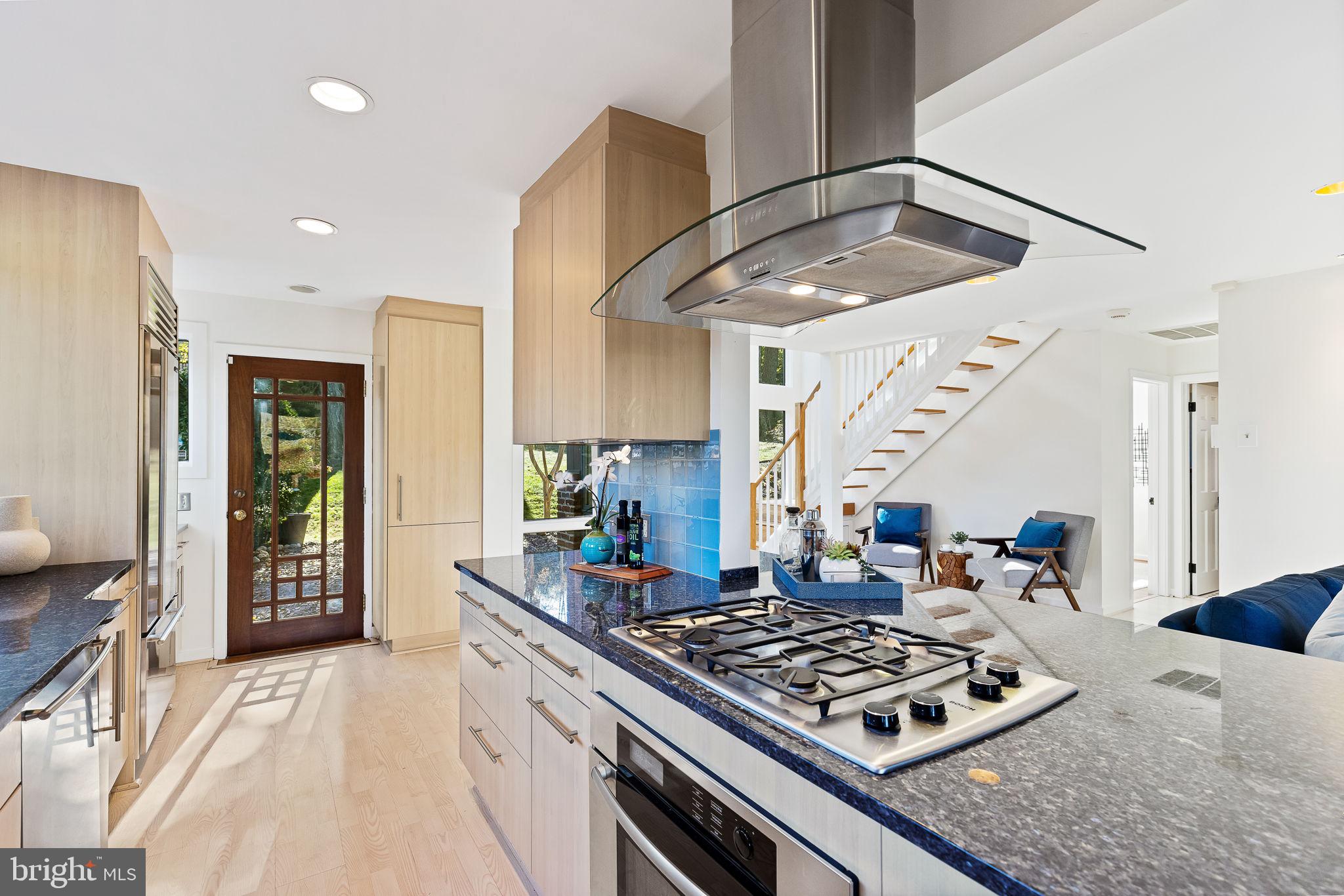 LAKE BARCROFT - Residential