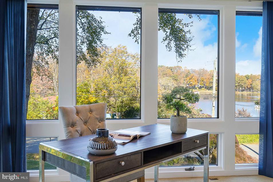 LAKE BARCROFT - Residential