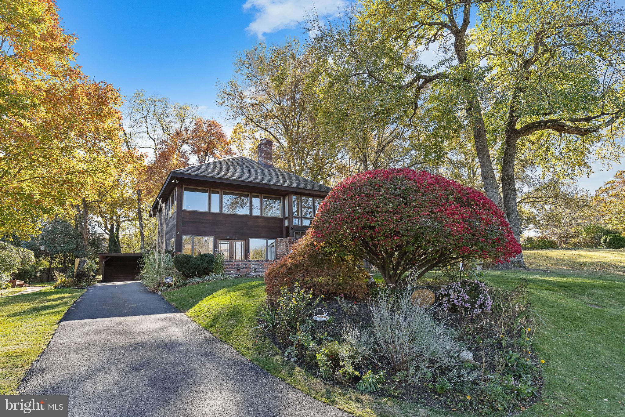 LAKE BARCROFT - Residential