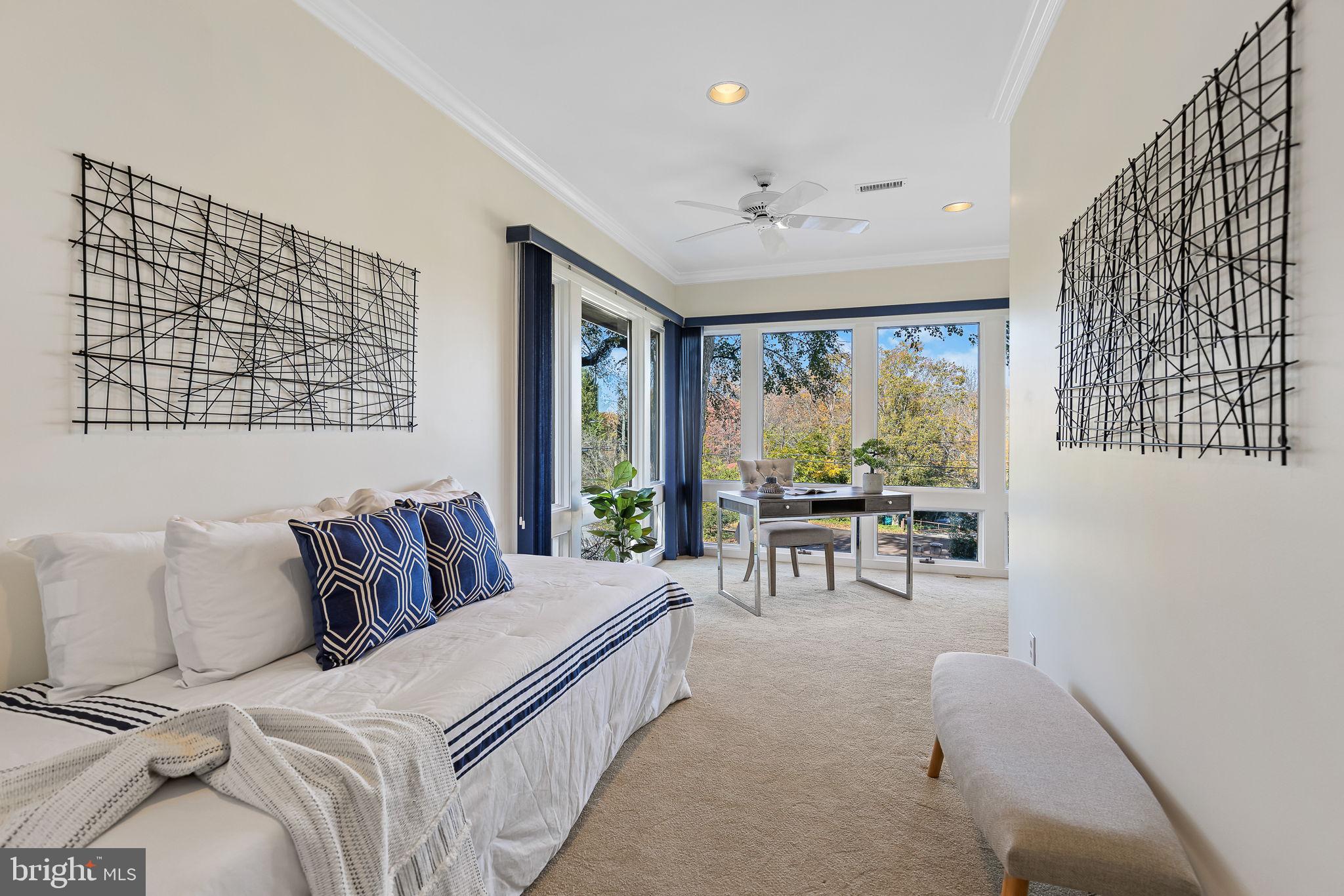 LAKE BARCROFT - Residential