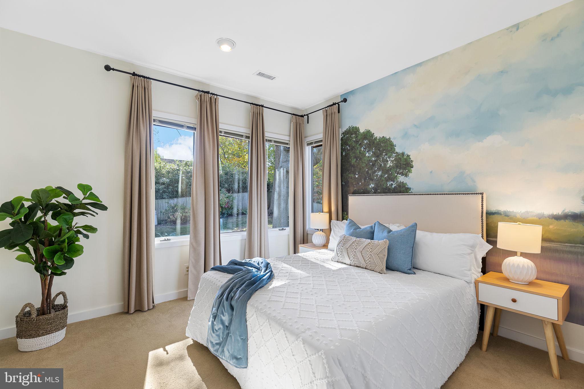 LAKE BARCROFT - Residential