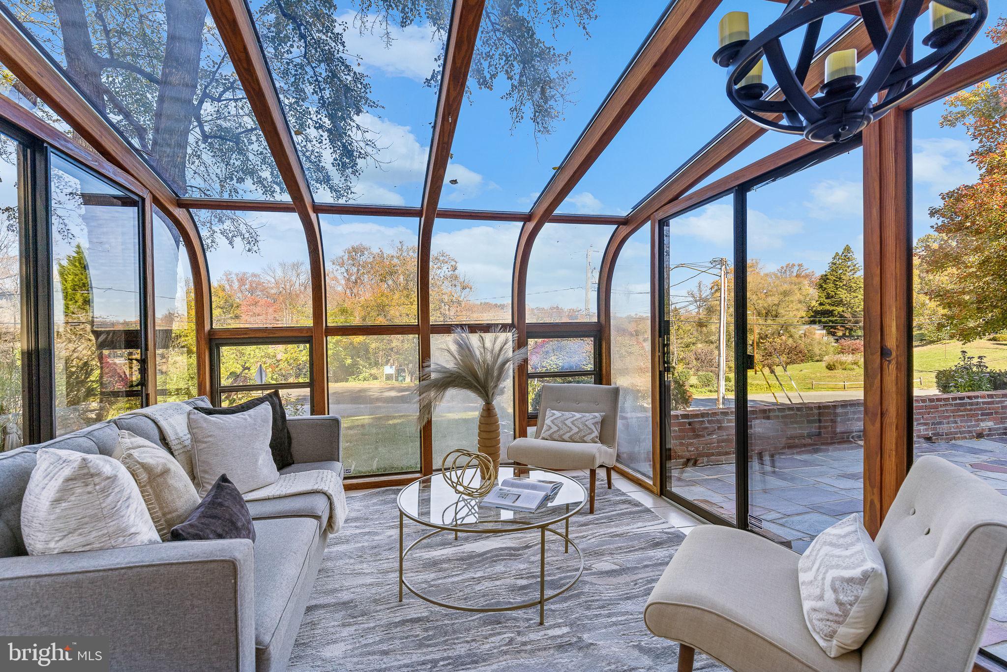 LAKE BARCROFT - Residential