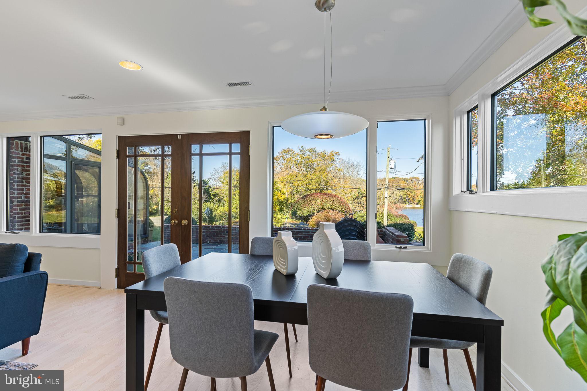 LAKE BARCROFT - Residential