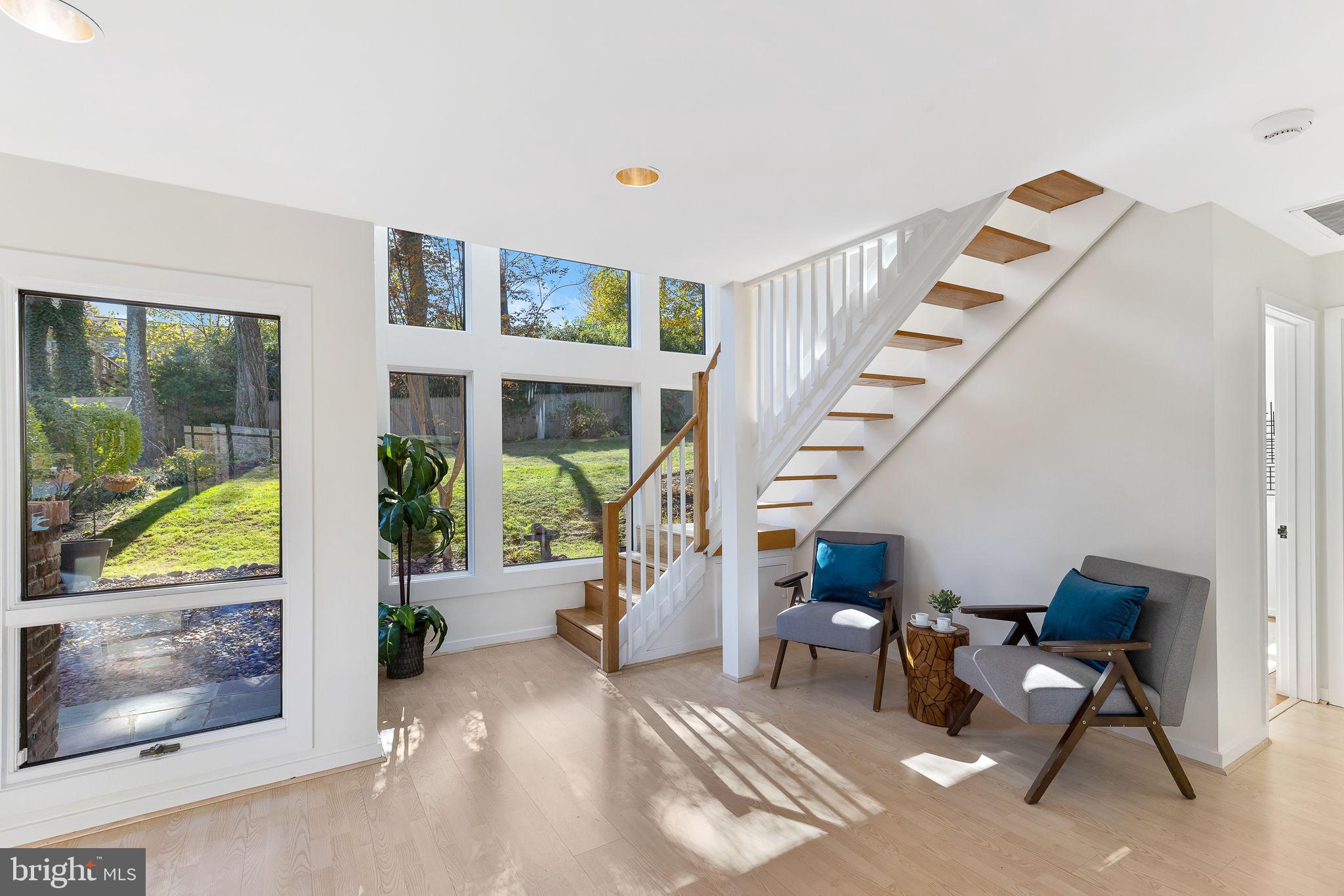 LAKE BARCROFT - Residential