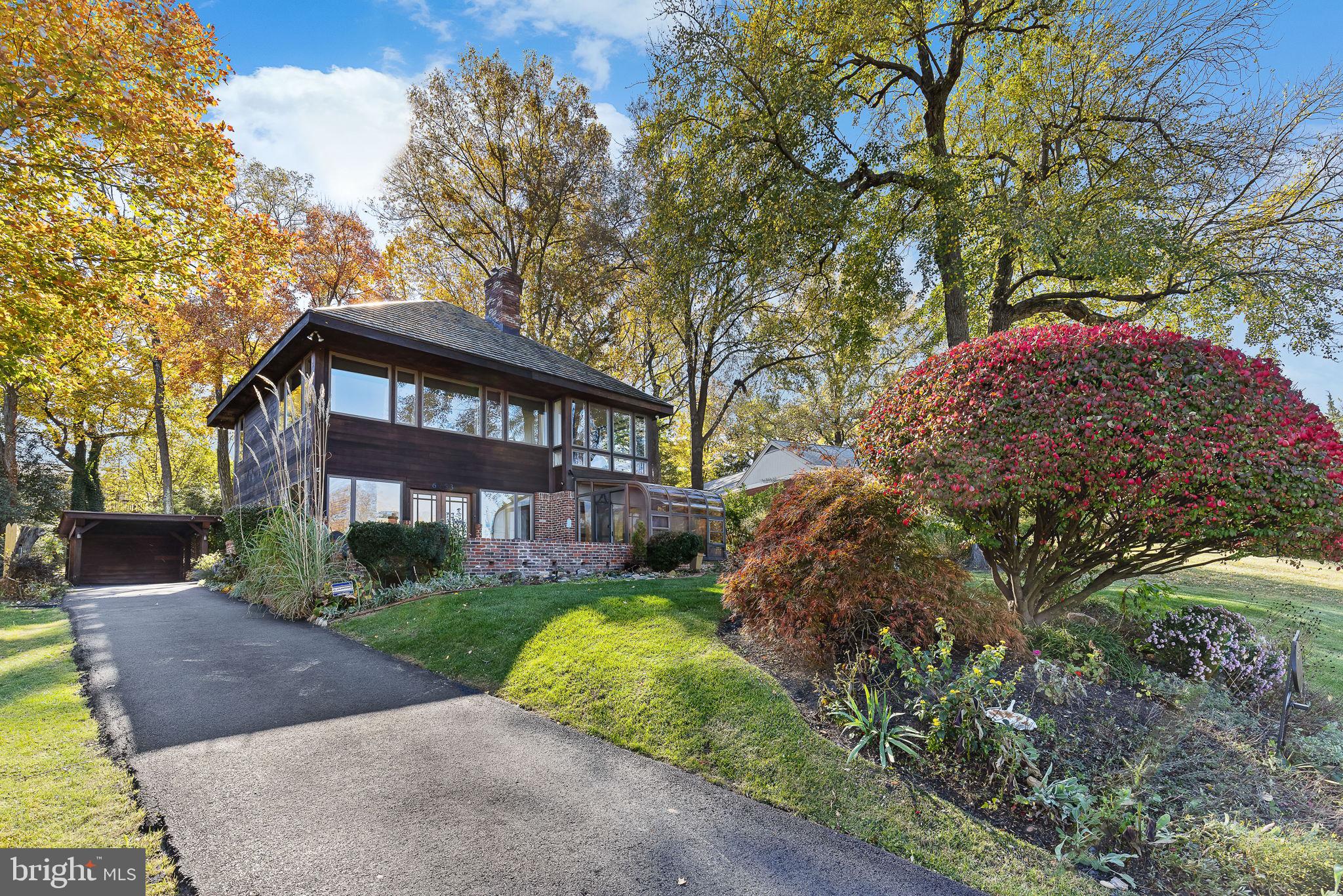 LAKE BARCROFT - Residential